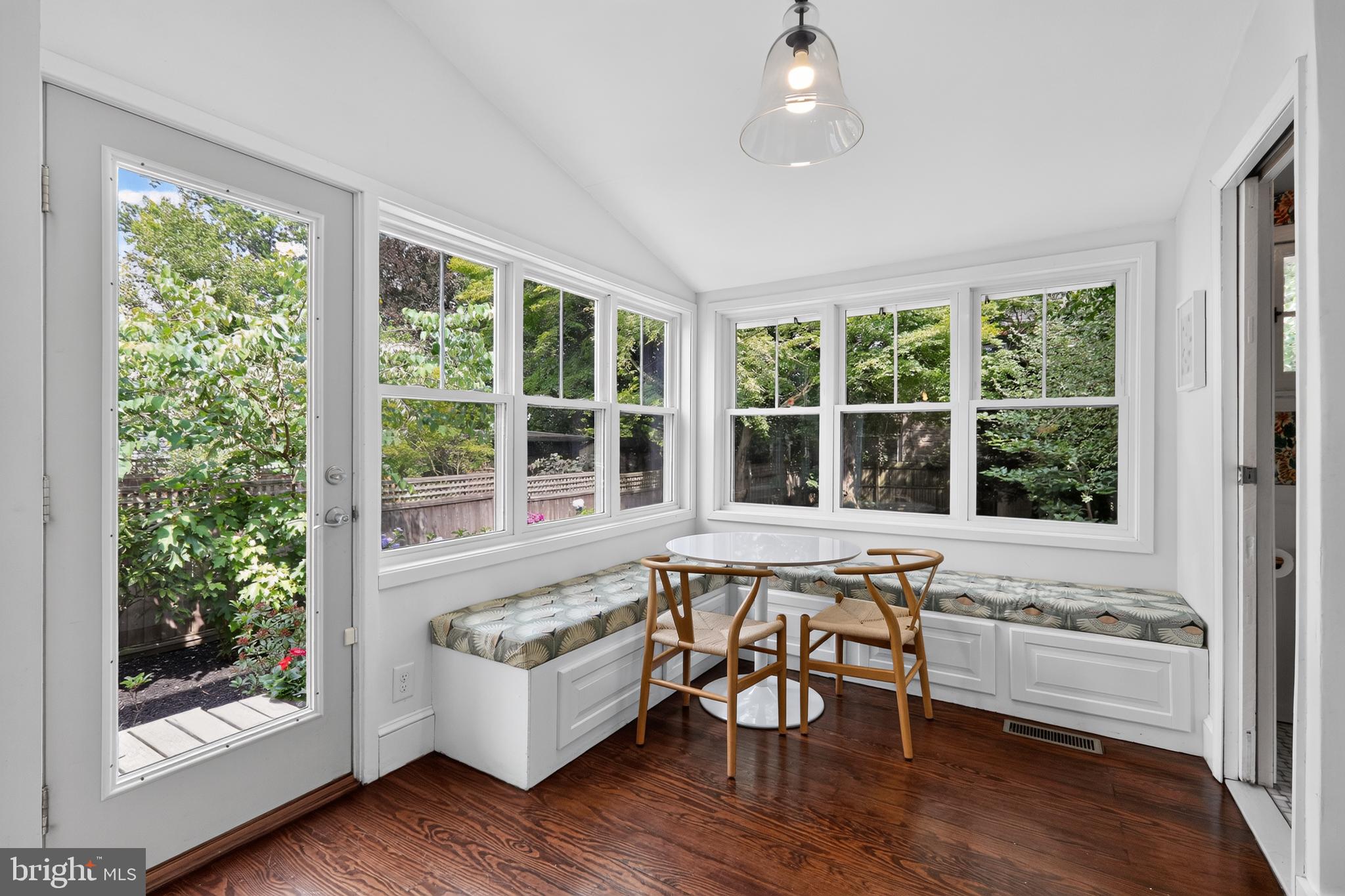 CHESTNUT HILL - Residential