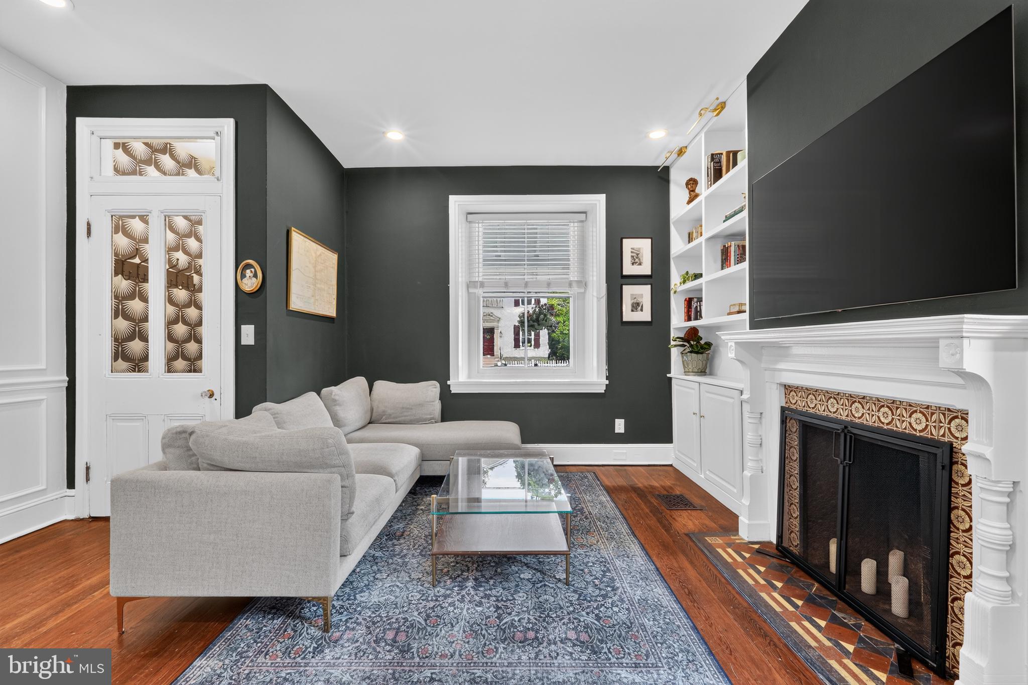 CHESTNUT HILL - Residential