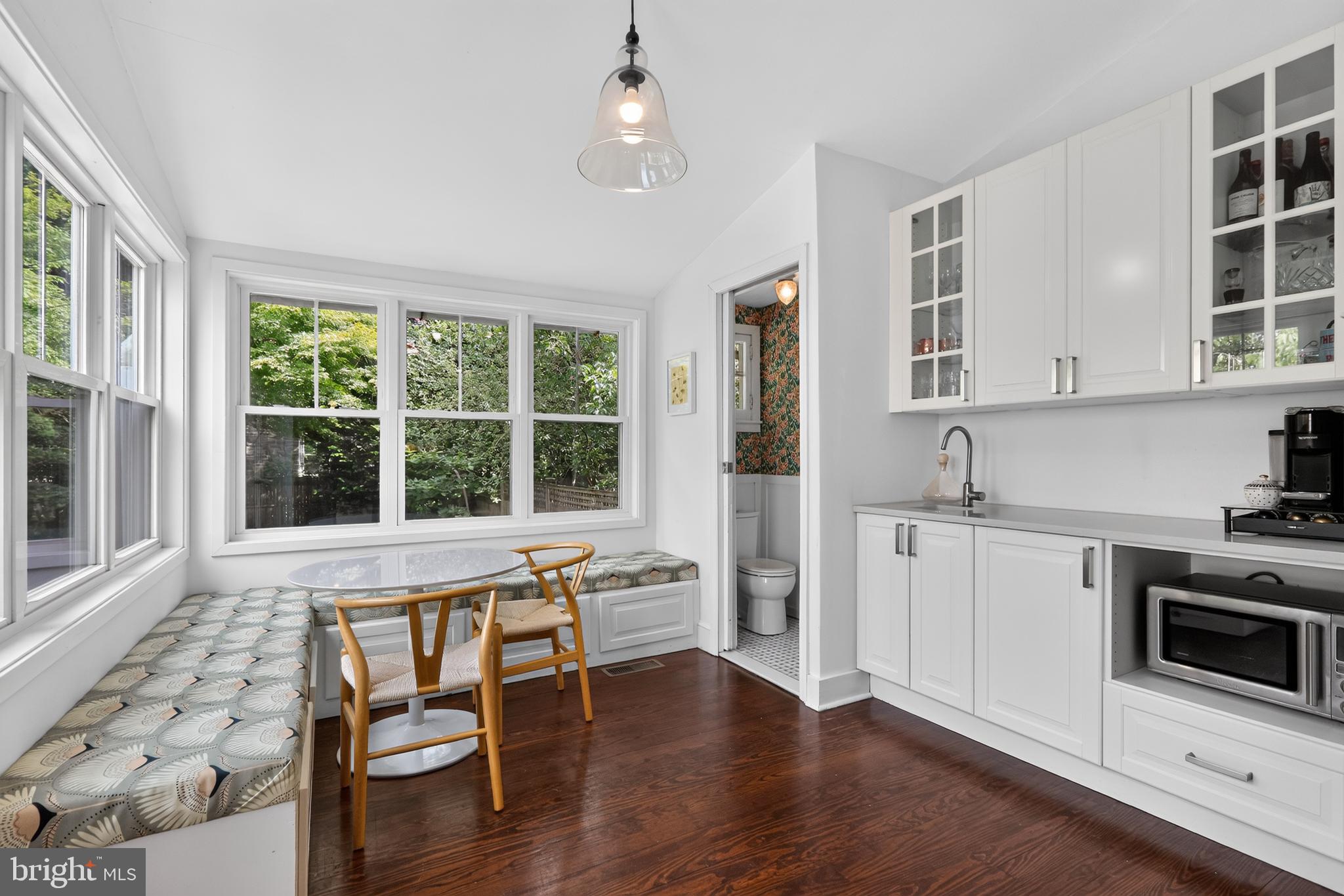 CHESTNUT HILL - Residential