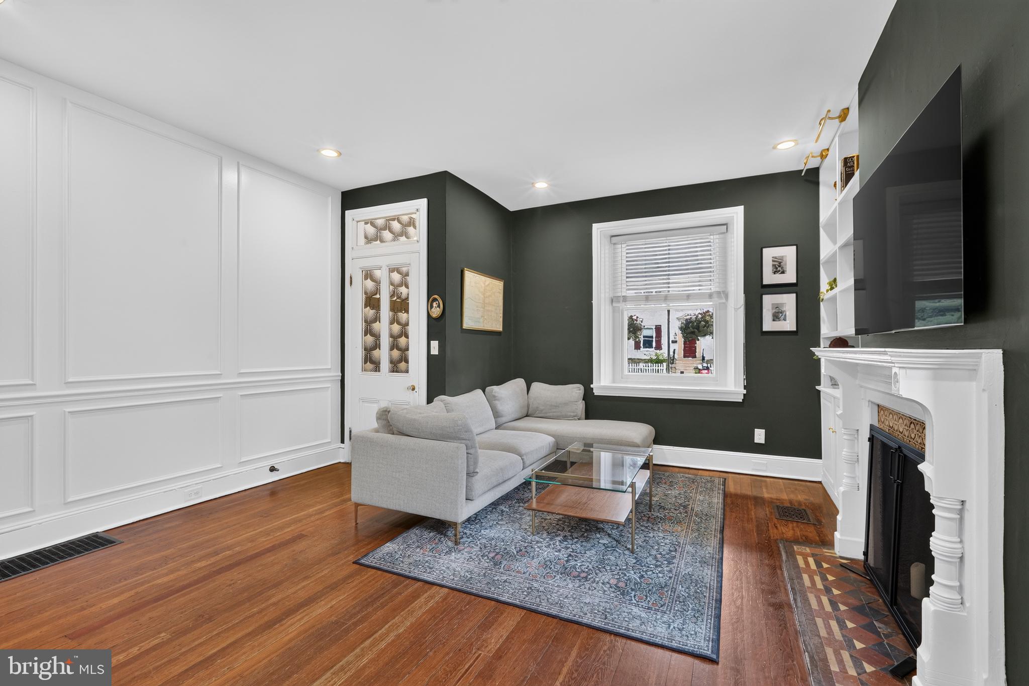 CHESTNUT HILL - Residential