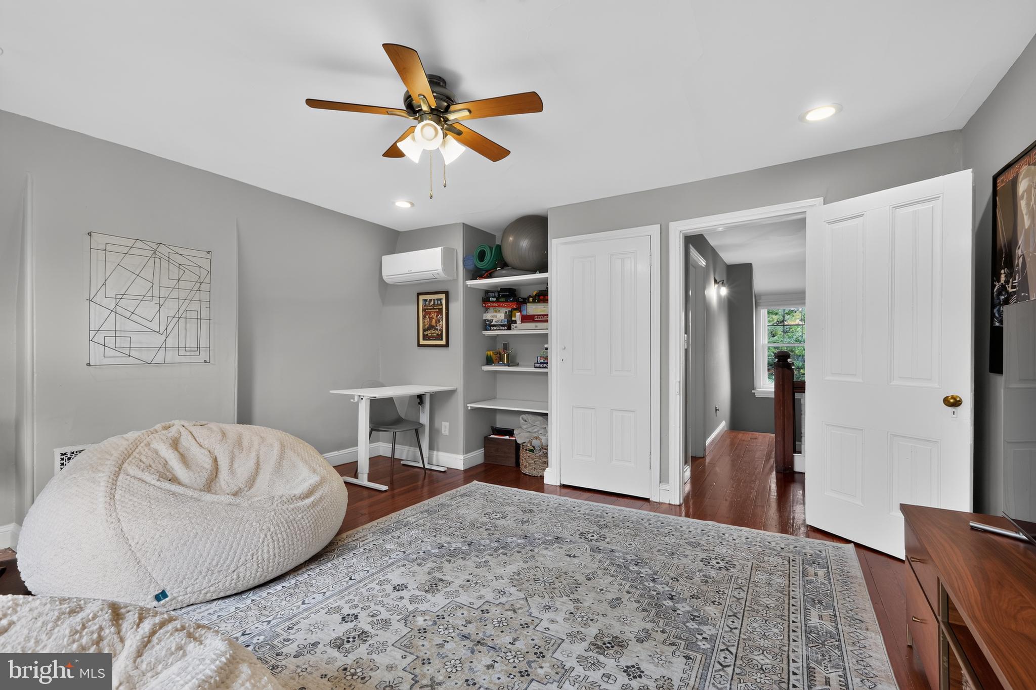 CHESTNUT HILL - Residential