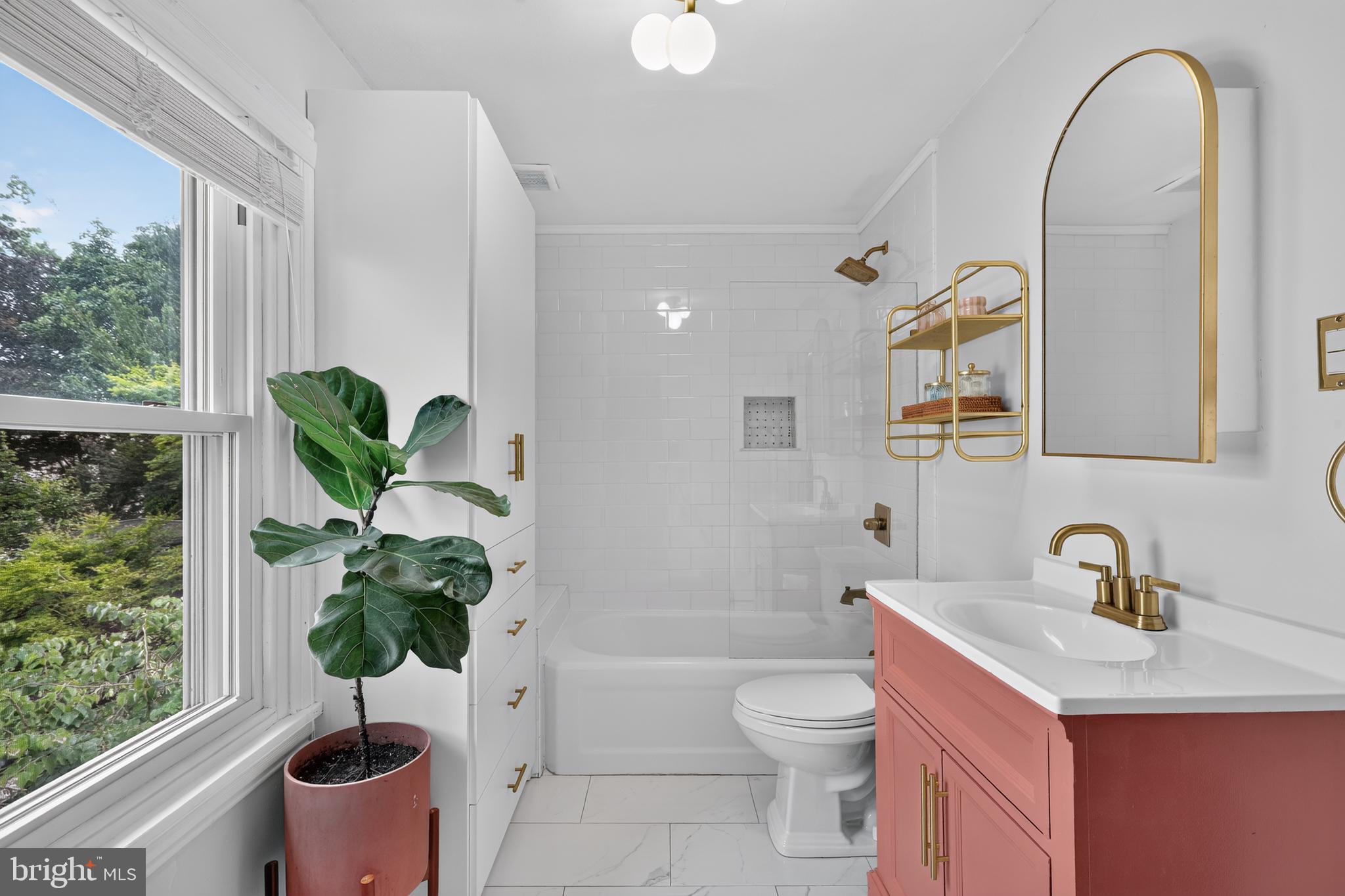 CHESTNUT HILL - Residential