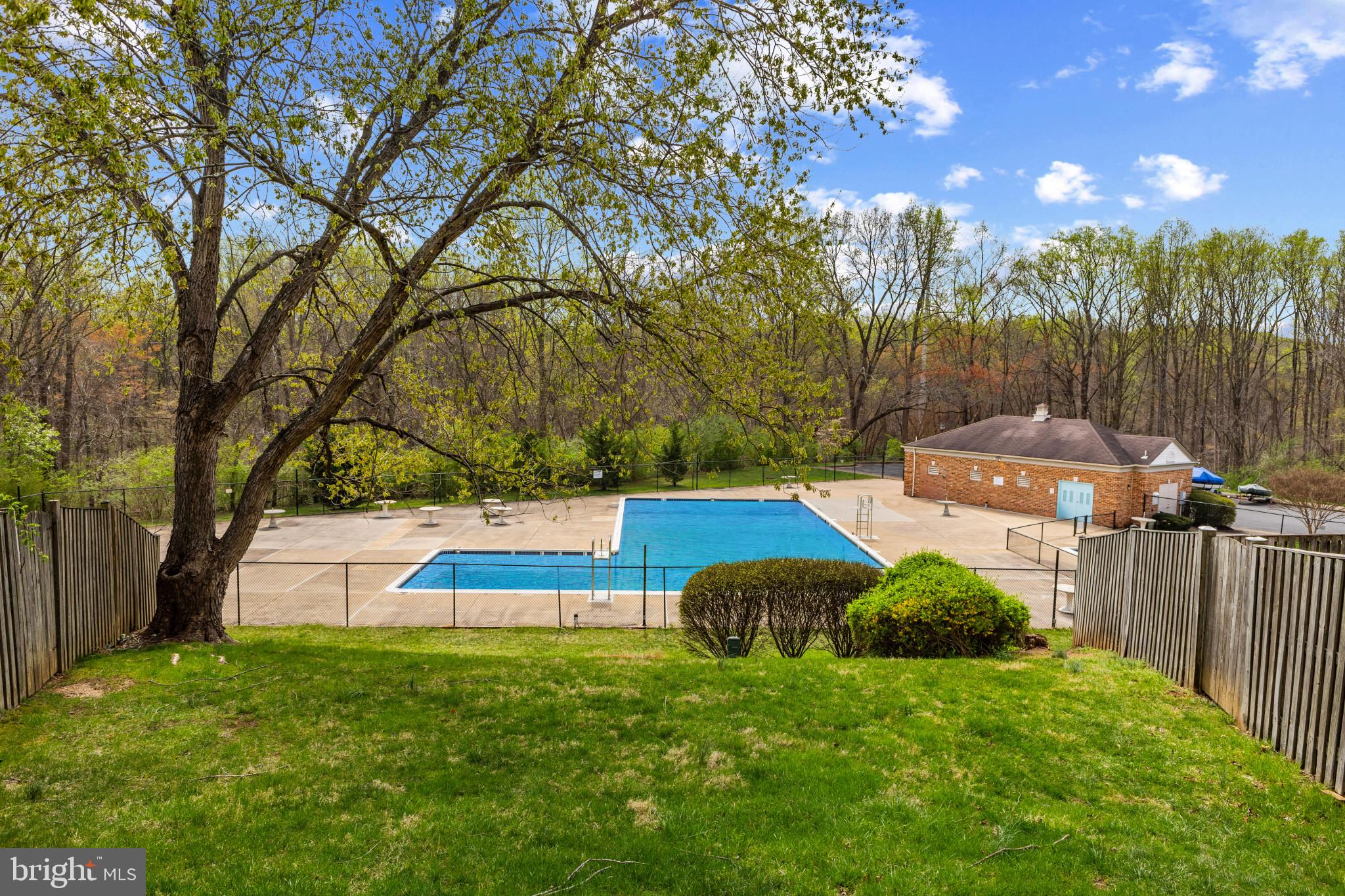 LAKEPOINTE - Residential
