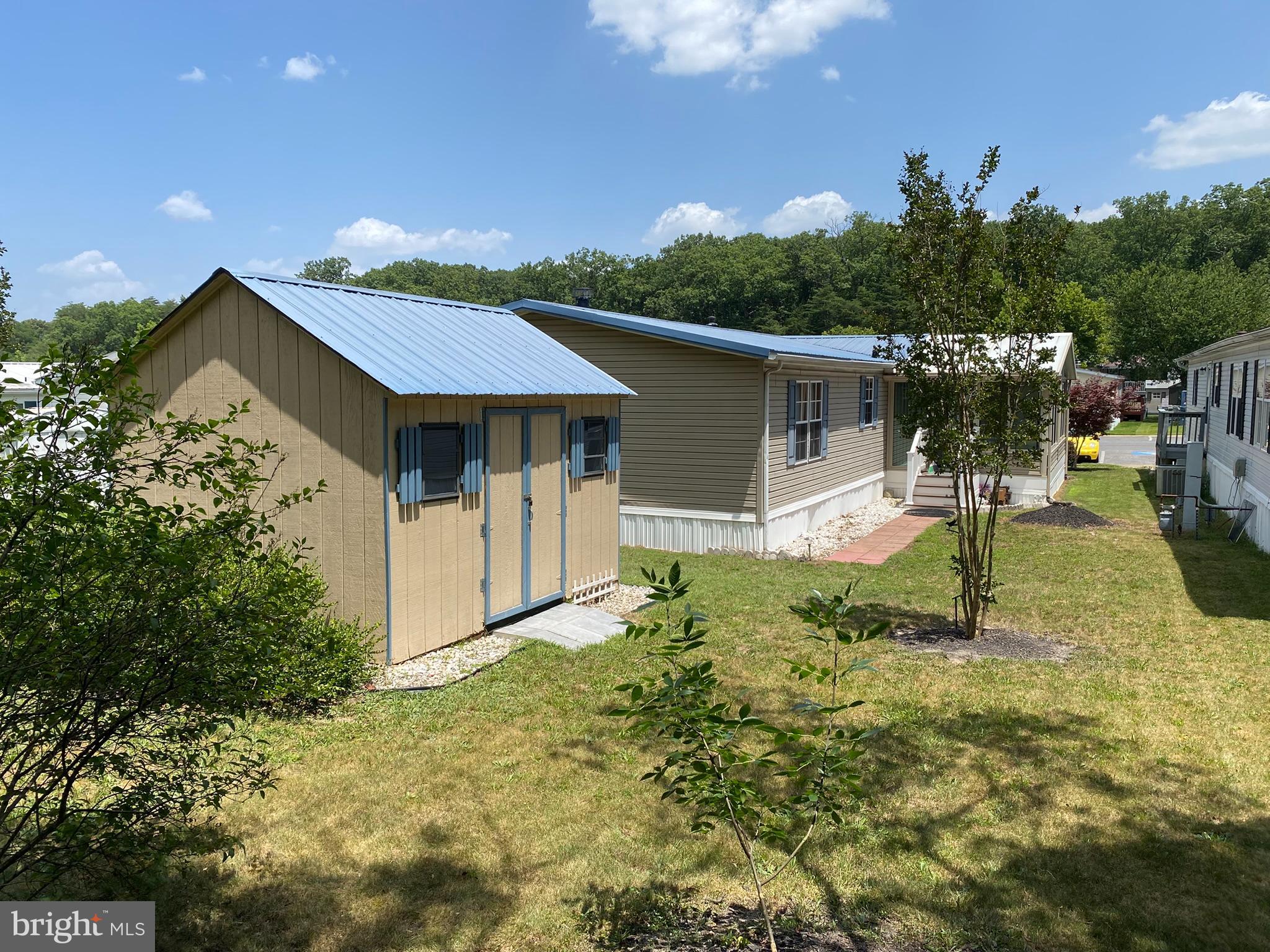 HOLIDAY MOBILE ESTATES - Residential