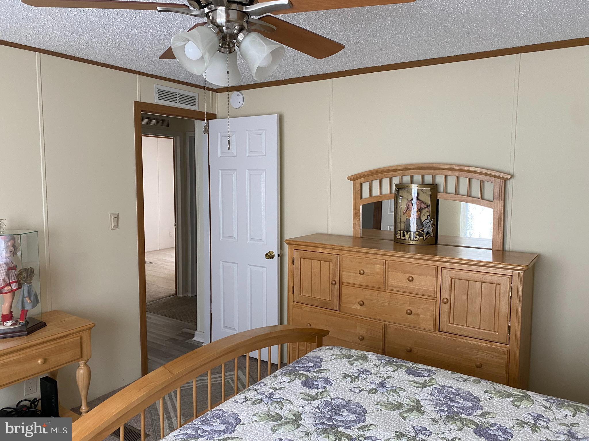 HOLIDAY MOBILE ESTATES - Residential