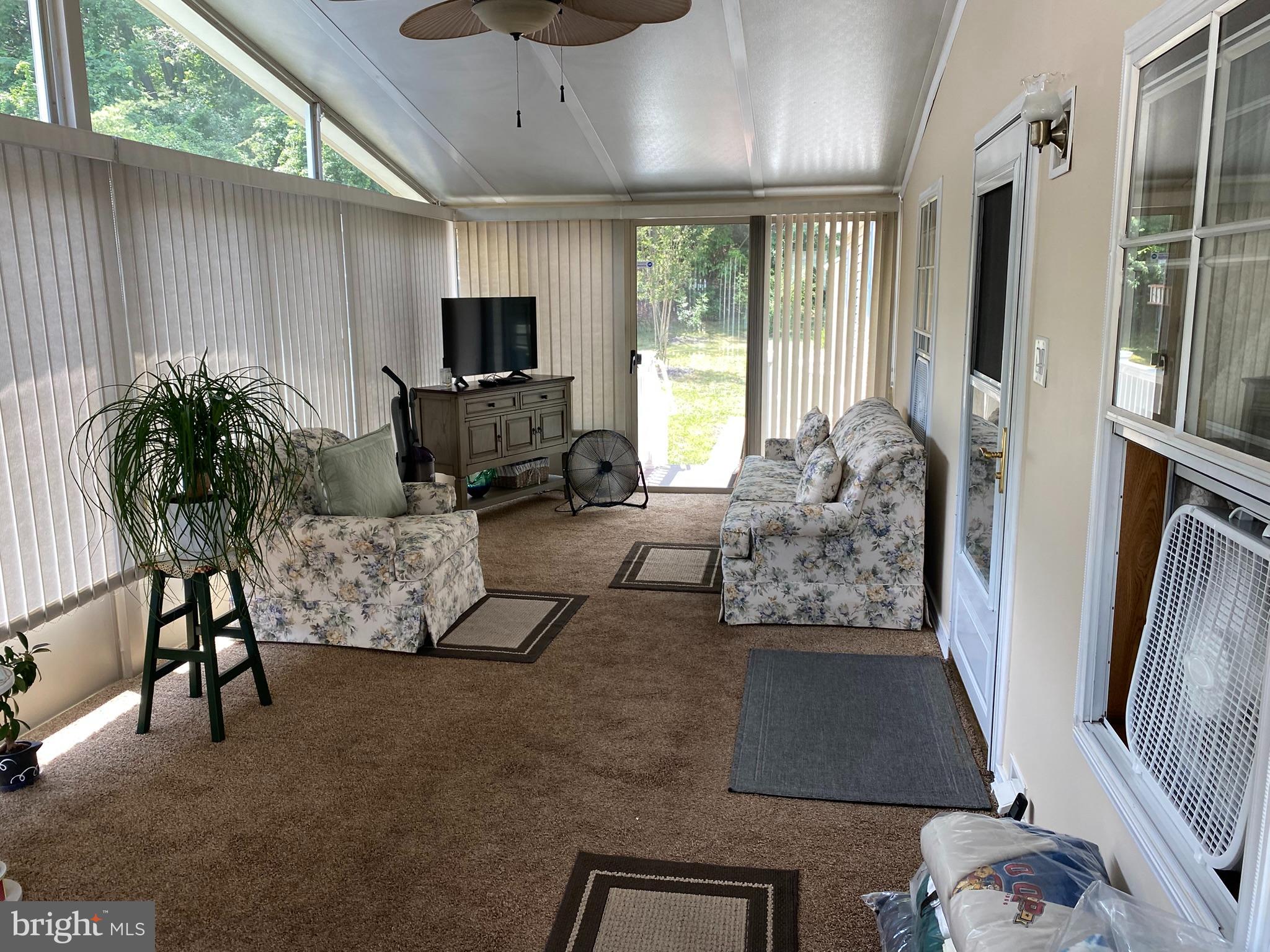 HOLIDAY MOBILE ESTATES - Residential