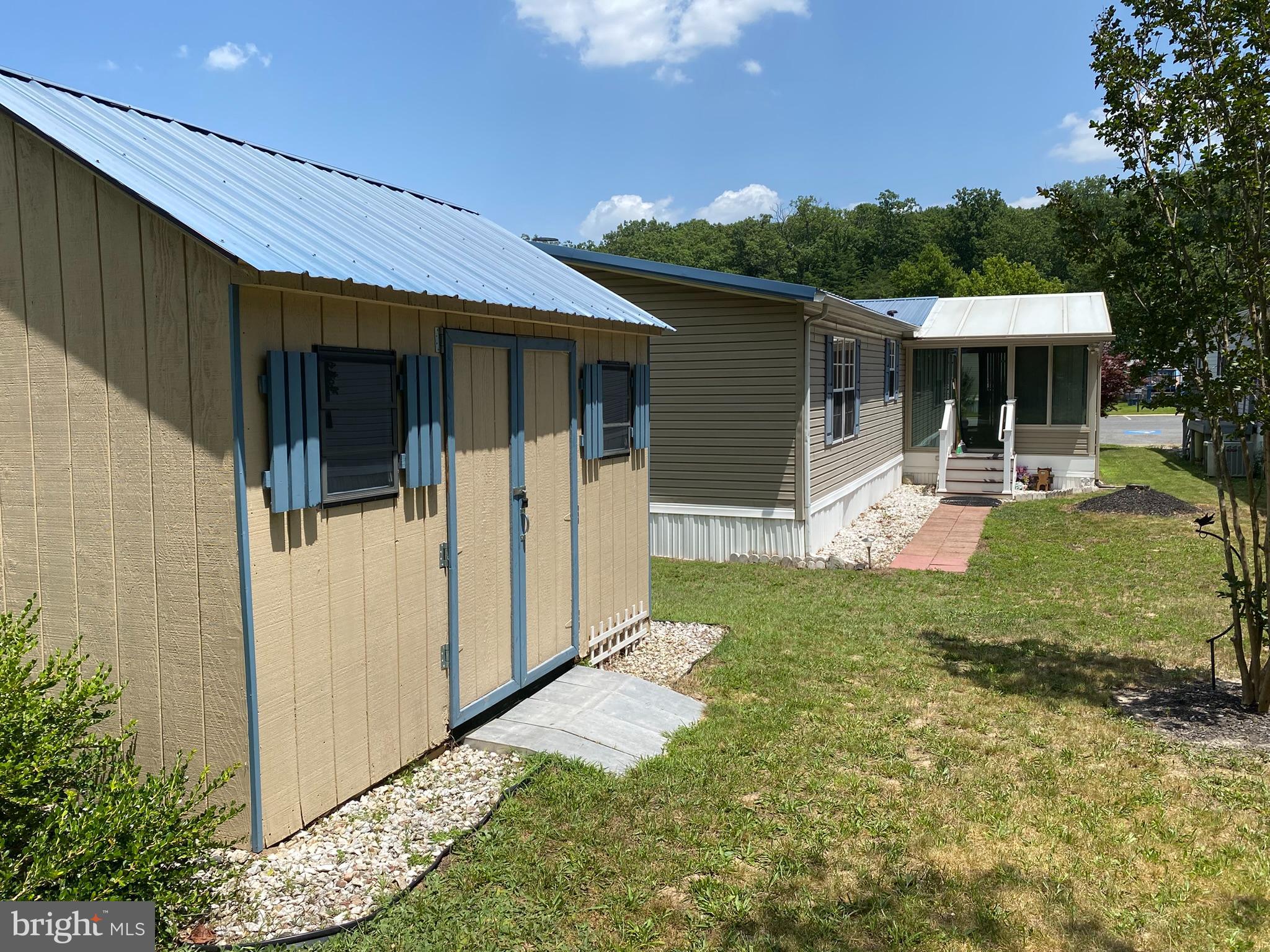 HOLIDAY MOBILE ESTATES - Residential