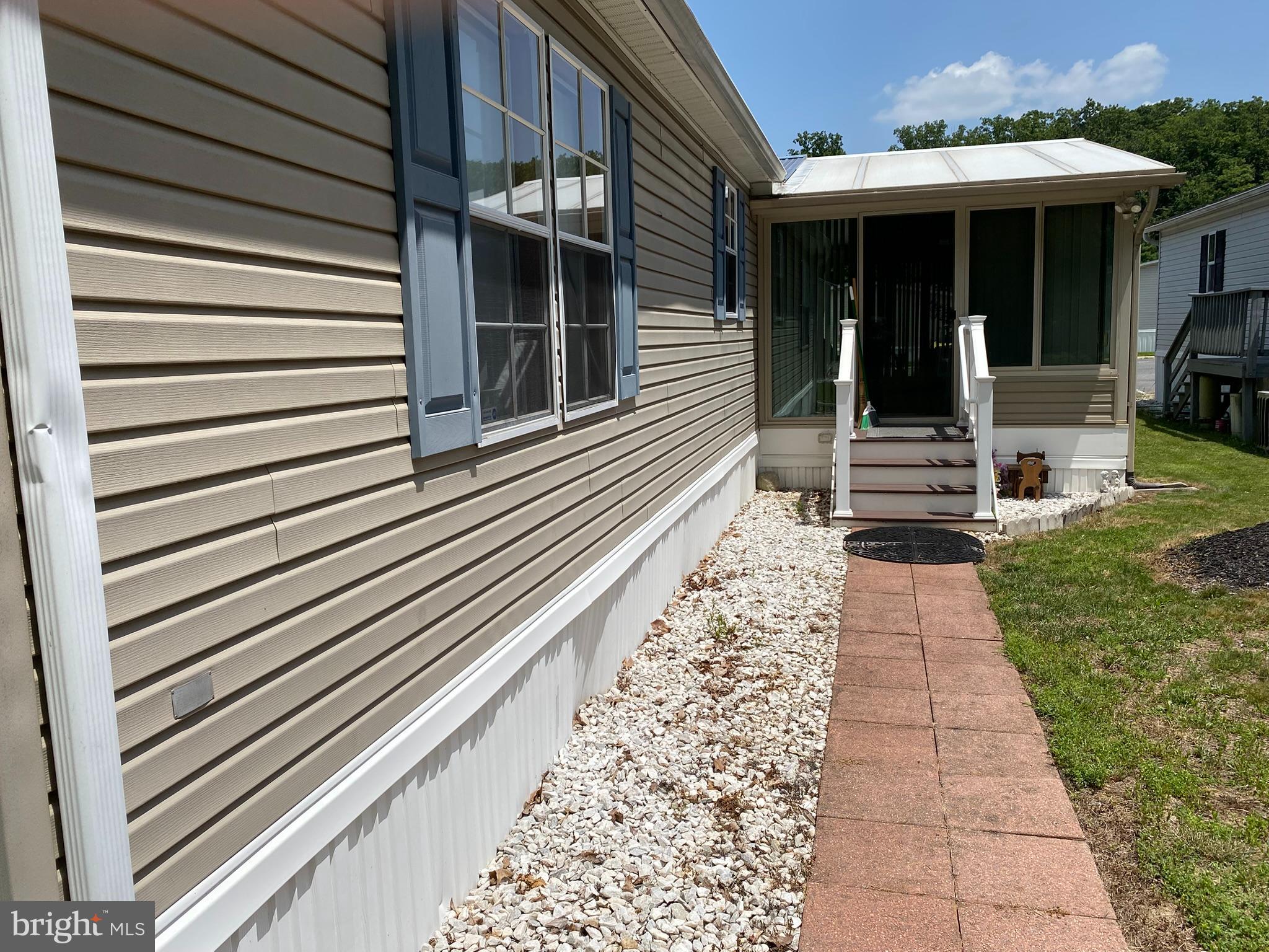 HOLIDAY MOBILE ESTATES - Residential