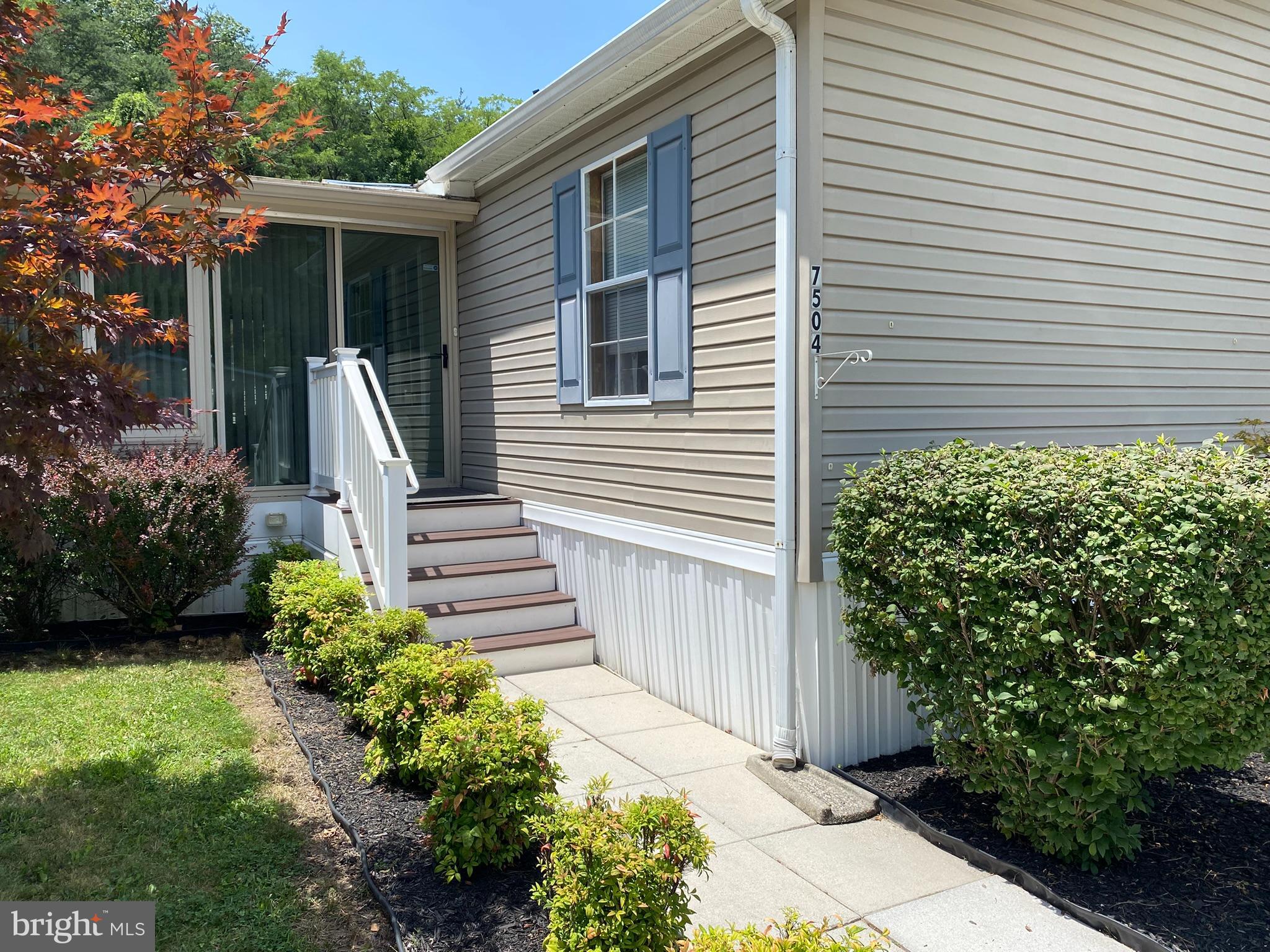 HOLIDAY MOBILE ESTATES - Residential