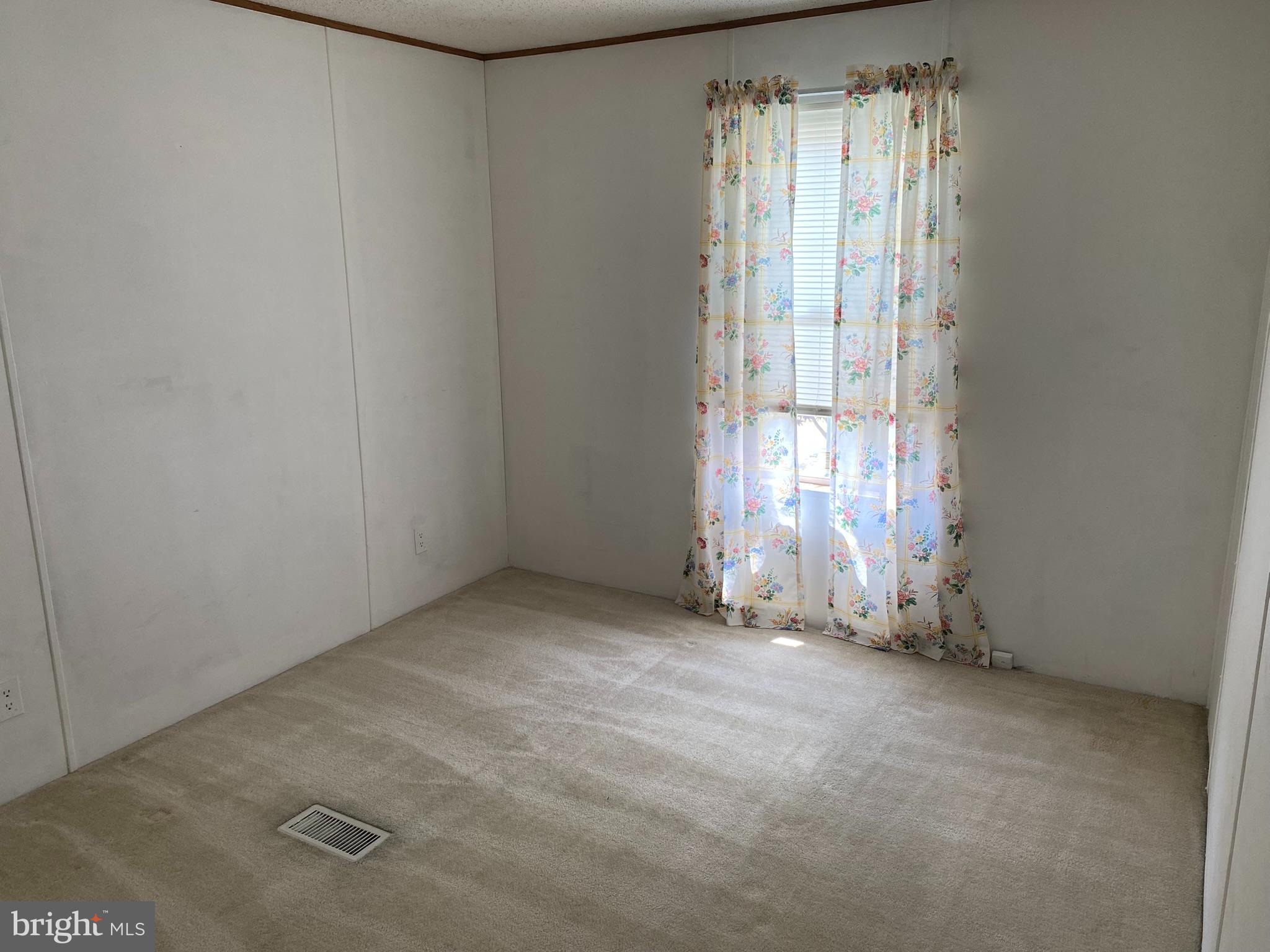 HOLIDAY MOBILE ESTATES - Residential