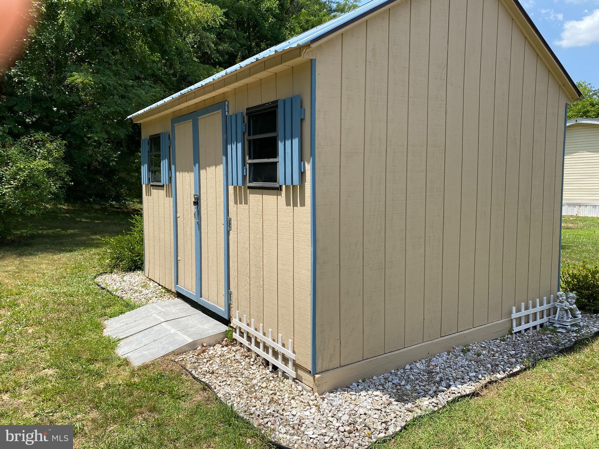 HOLIDAY MOBILE ESTATES - Residential