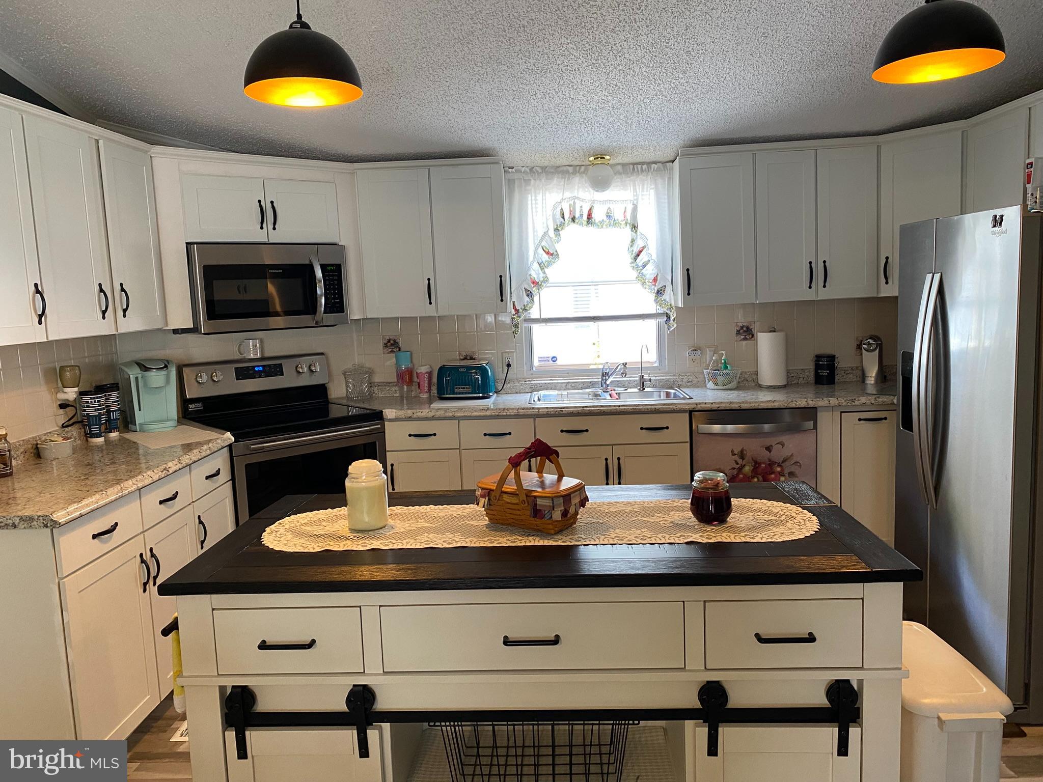 HOLIDAY MOBILE ESTATES - Residential