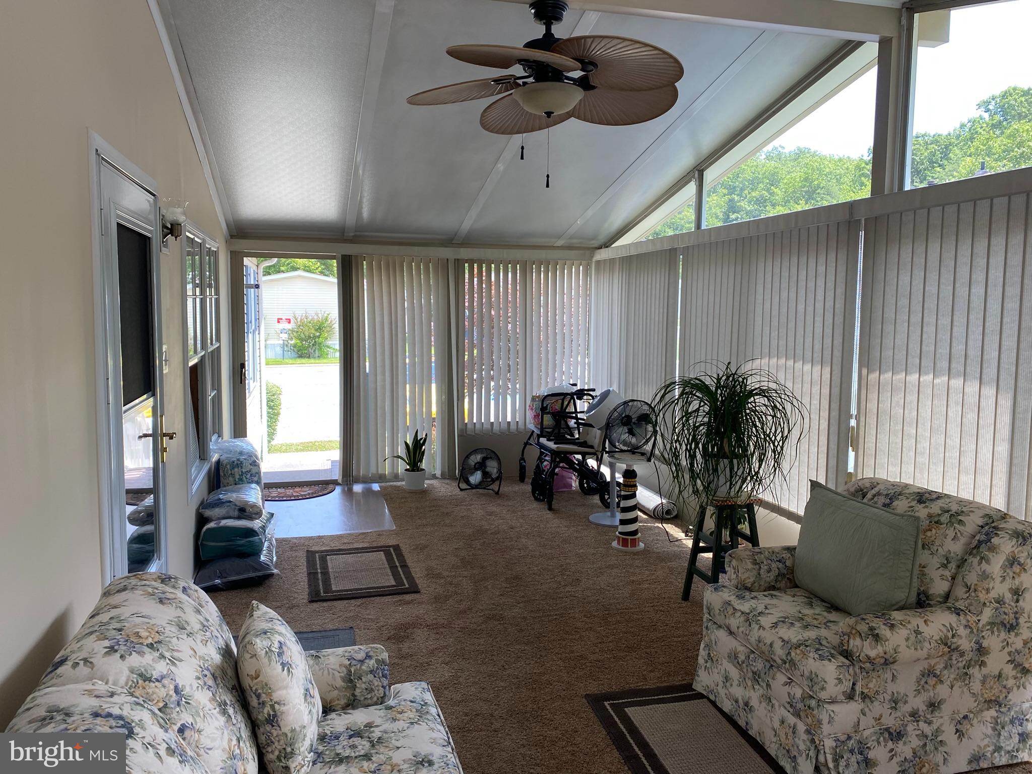HOLIDAY MOBILE ESTATES - Residential