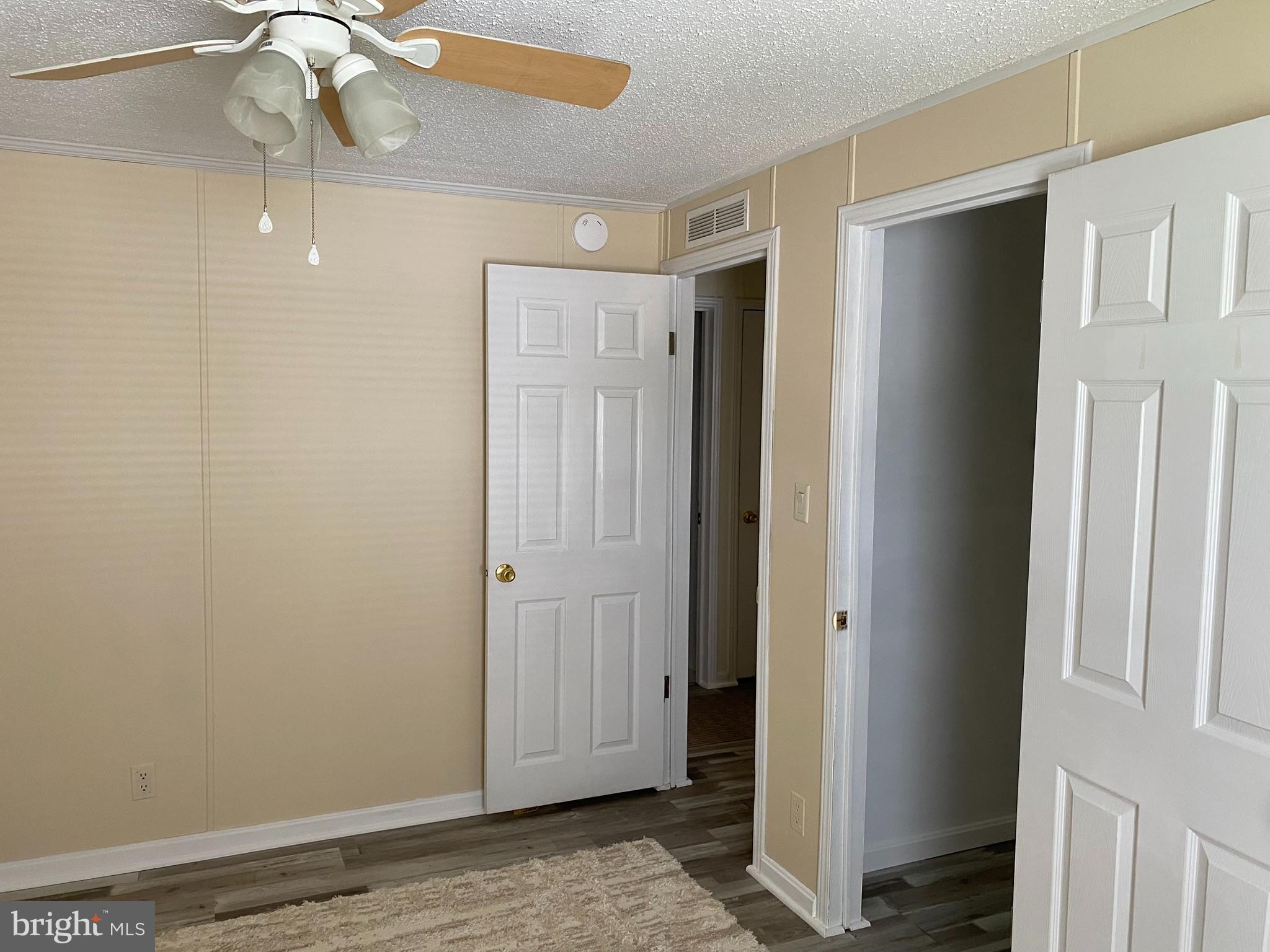 HOLIDAY MOBILE ESTATES - Residential