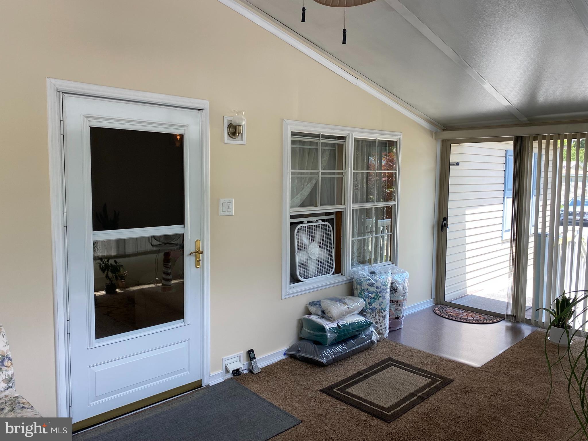 HOLIDAY MOBILE ESTATES - Residential