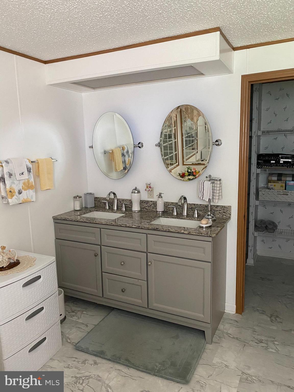 HOLIDAY MOBILE ESTATES - Residential