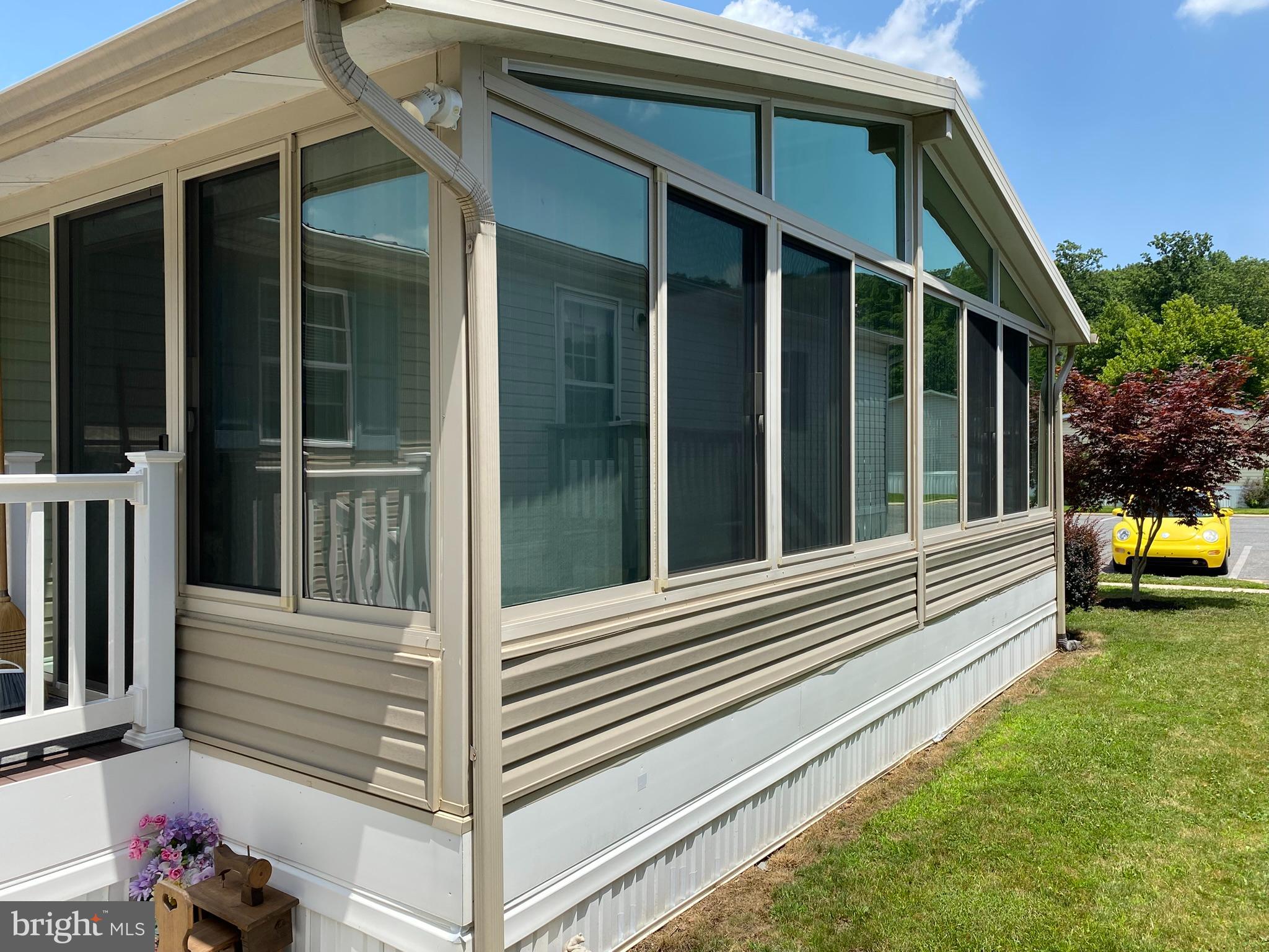 HOLIDAY MOBILE ESTATES - Residential