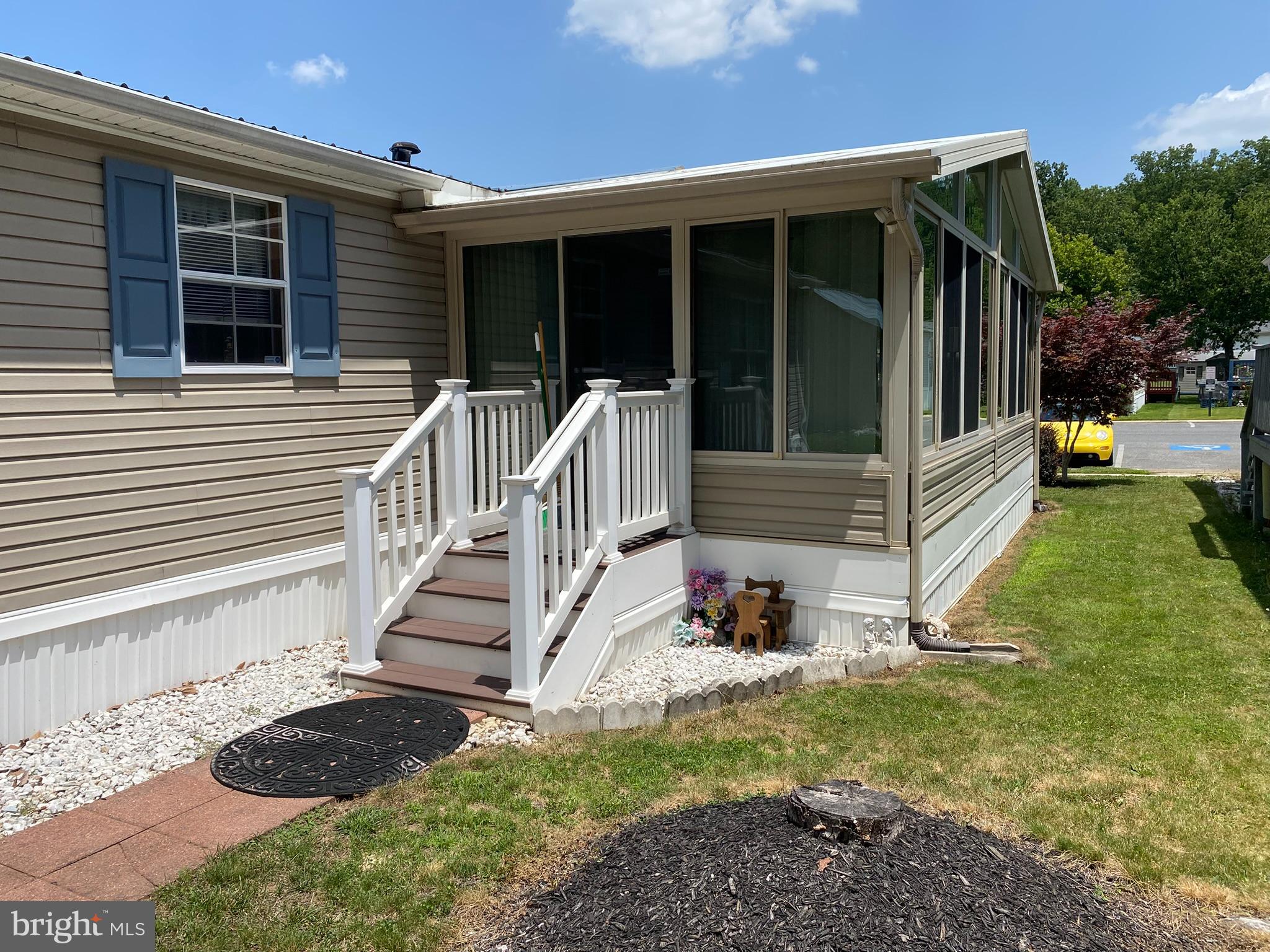 HOLIDAY MOBILE ESTATES - Residential