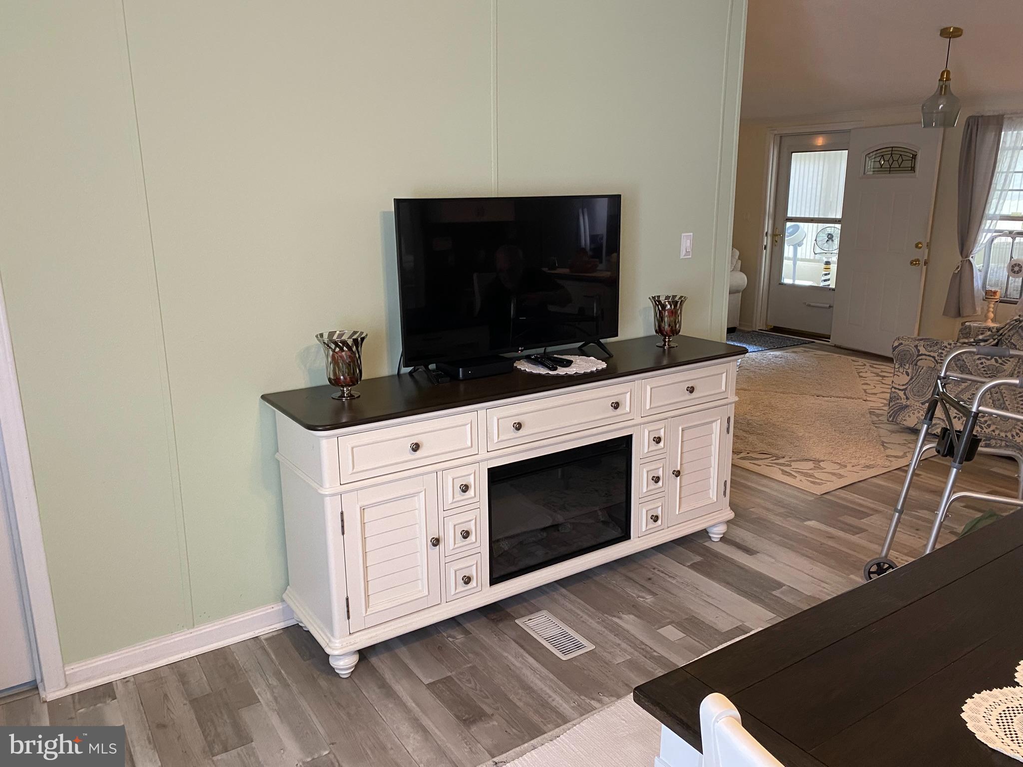 HOLIDAY MOBILE ESTATES - Residential