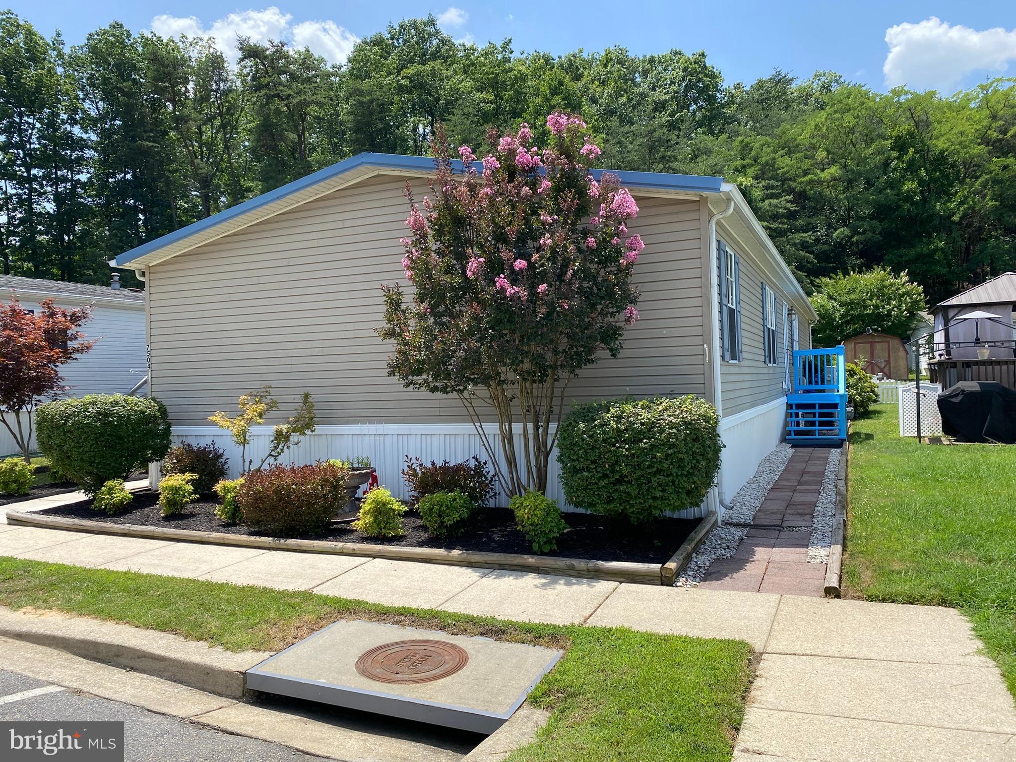 HOLIDAY MOBILE ESTATES - Residential