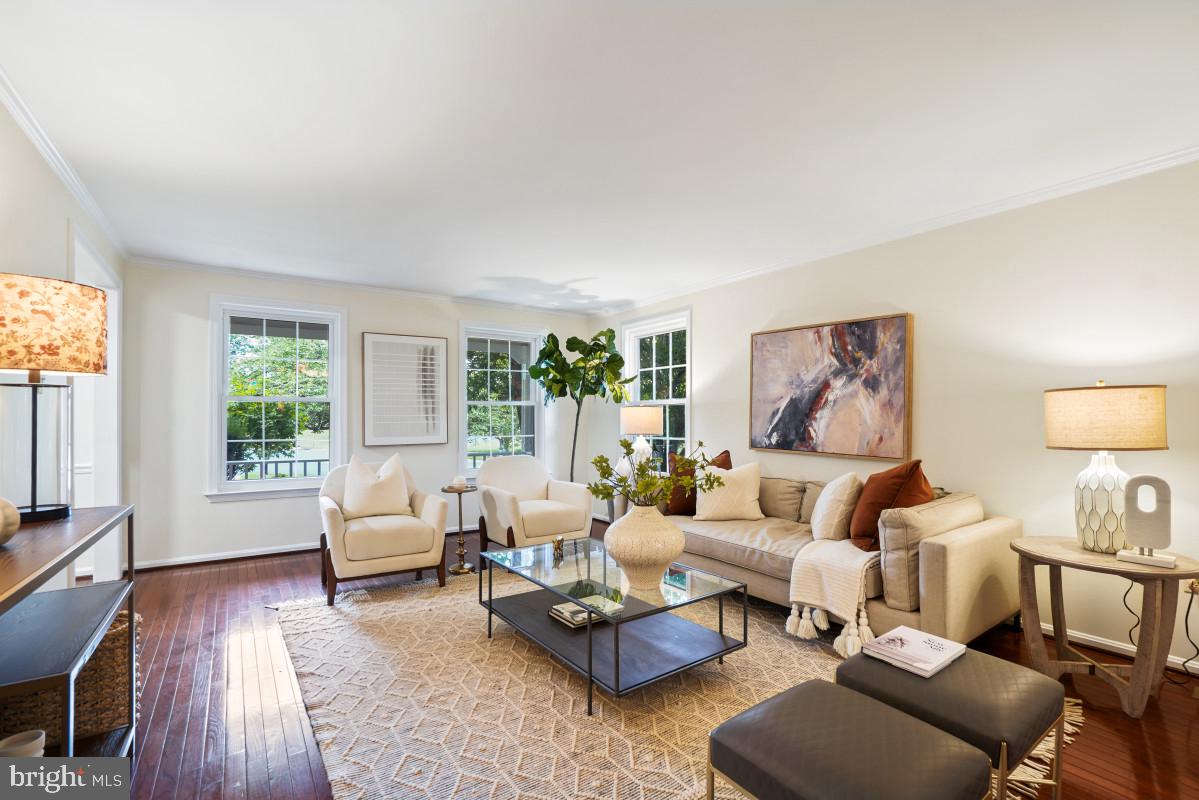 DERWOOD STATION - Residential