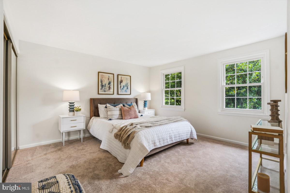 DERWOOD STATION - Residential