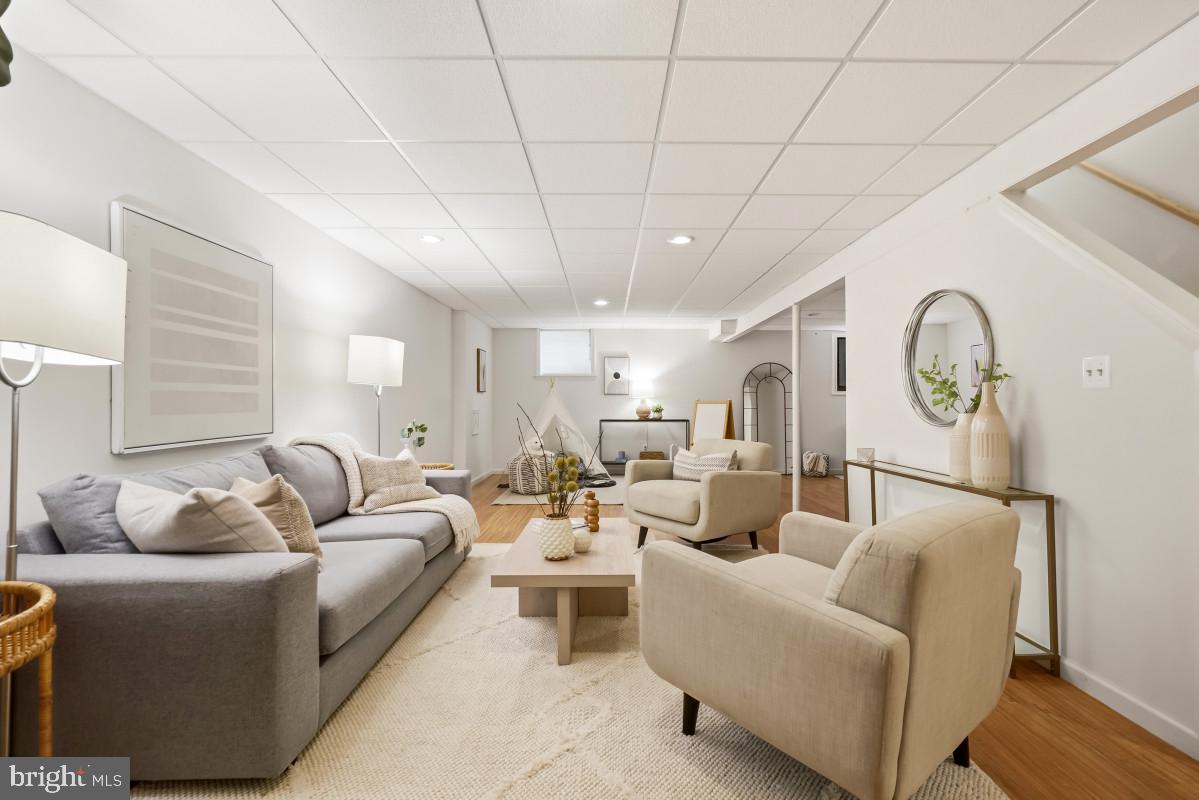 DERWOOD STATION - Residential