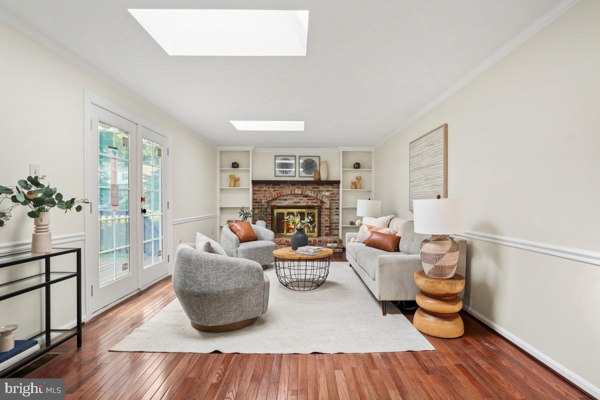 DERWOOD STATION - Residential