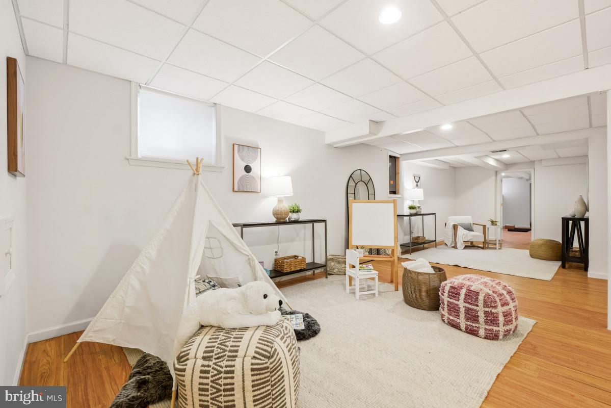 DERWOOD STATION - Residential
