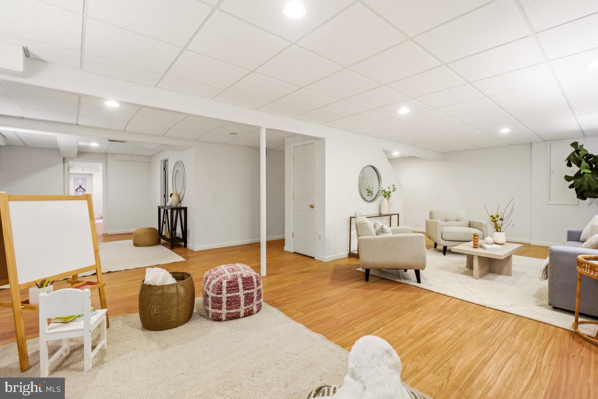 DERWOOD STATION - Residential