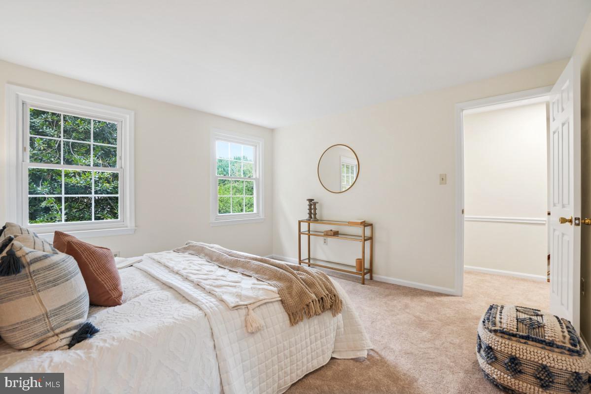 DERWOOD STATION - Residential
