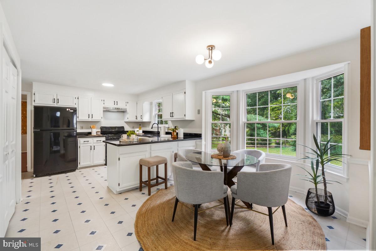 DERWOOD STATION - Residential