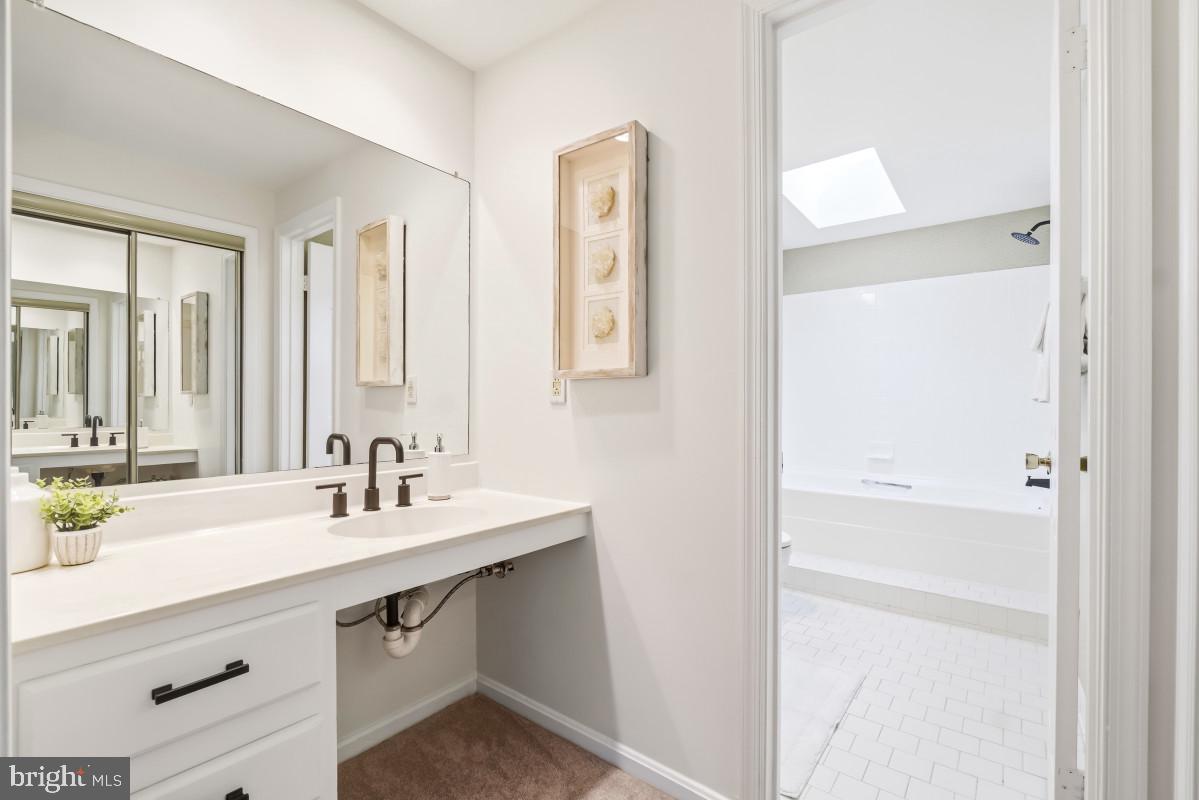 DERWOOD STATION - Residential