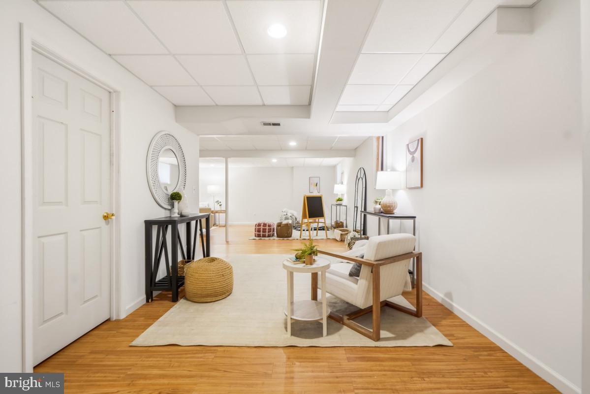 DERWOOD STATION - Residential