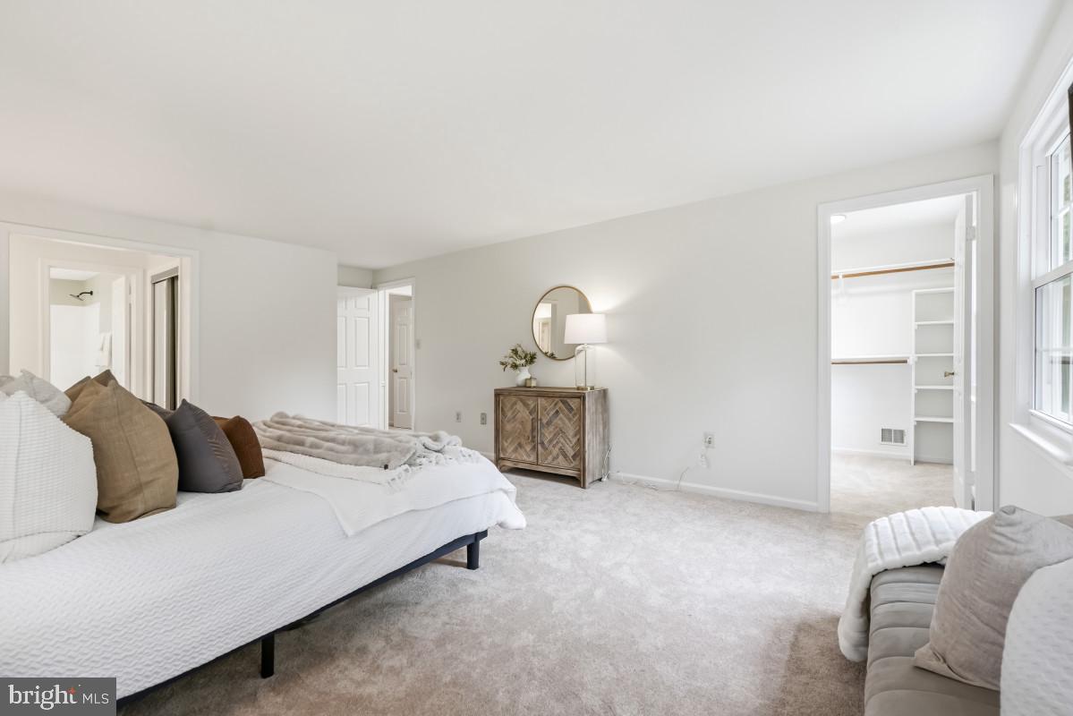 DERWOOD STATION - Residential