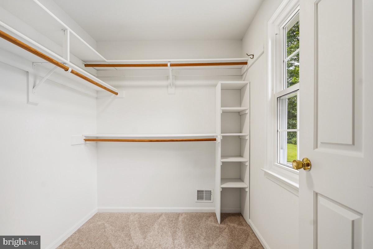 DERWOOD STATION - Residential