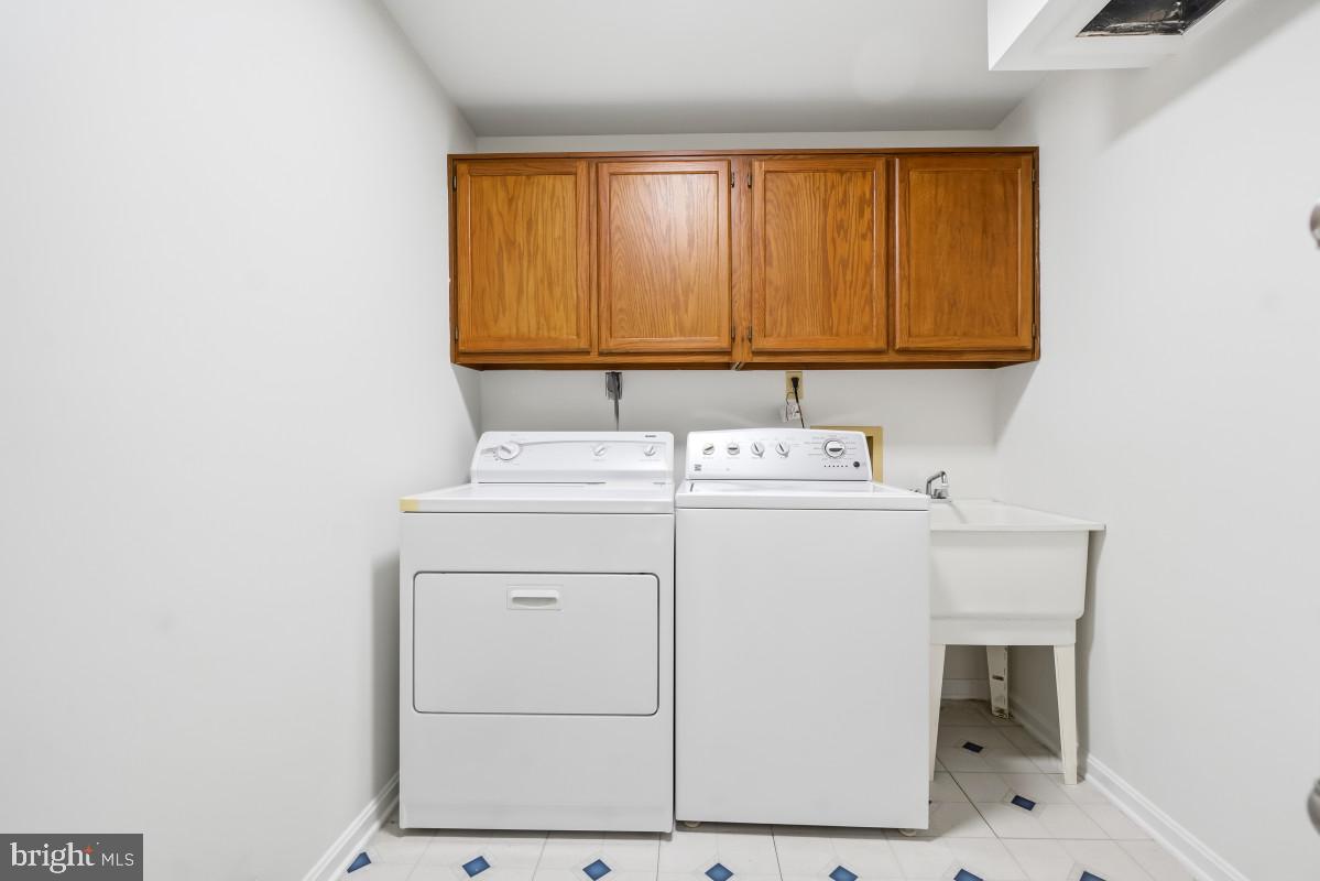 DERWOOD STATION - Residential