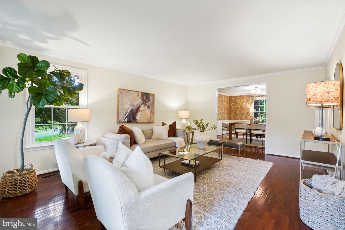 DERWOOD STATION - Residential