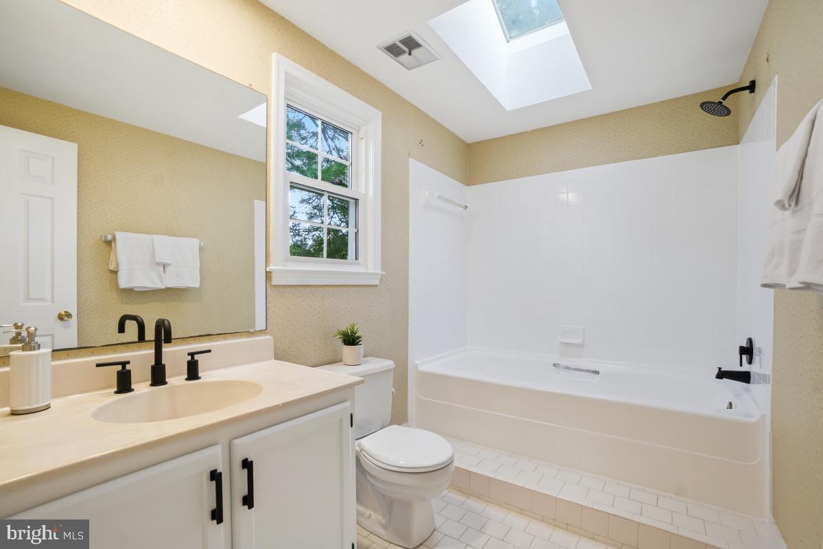 DERWOOD STATION - Residential