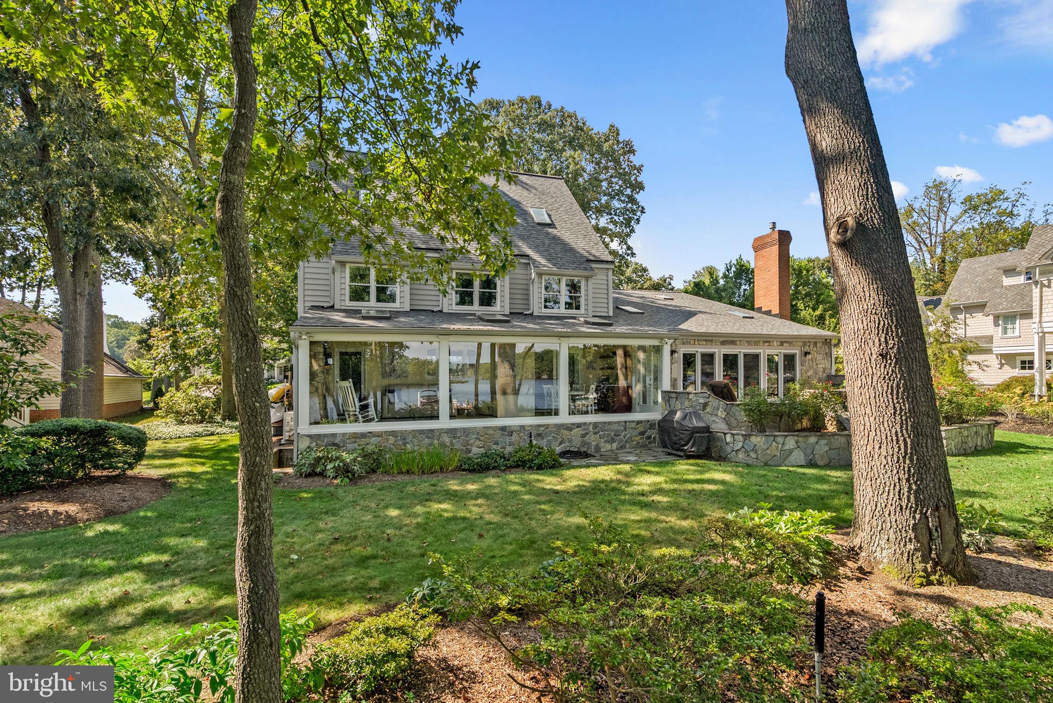 POINT FIELD LANDING - Residential