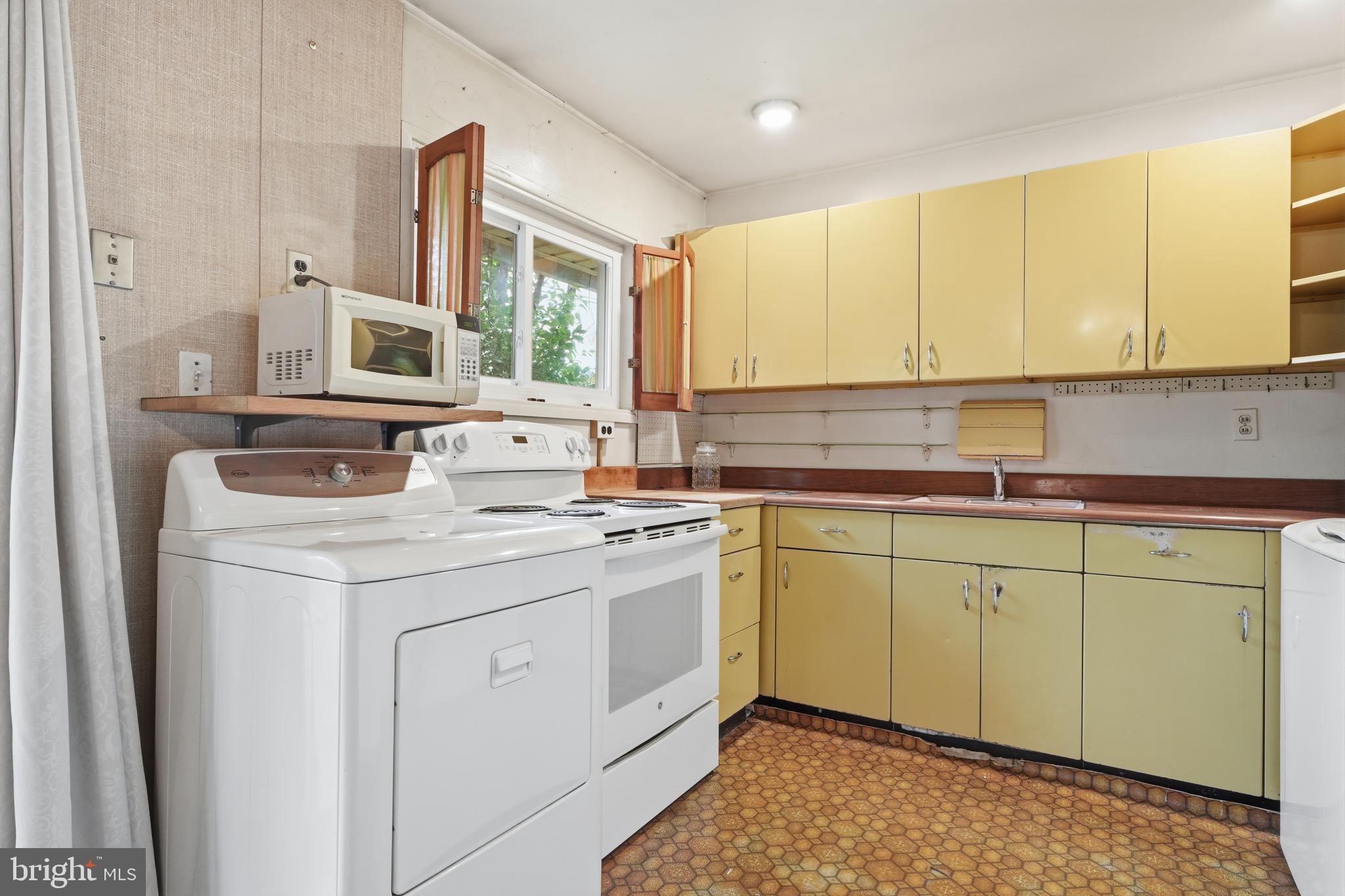 TWIN OAKS - Residential