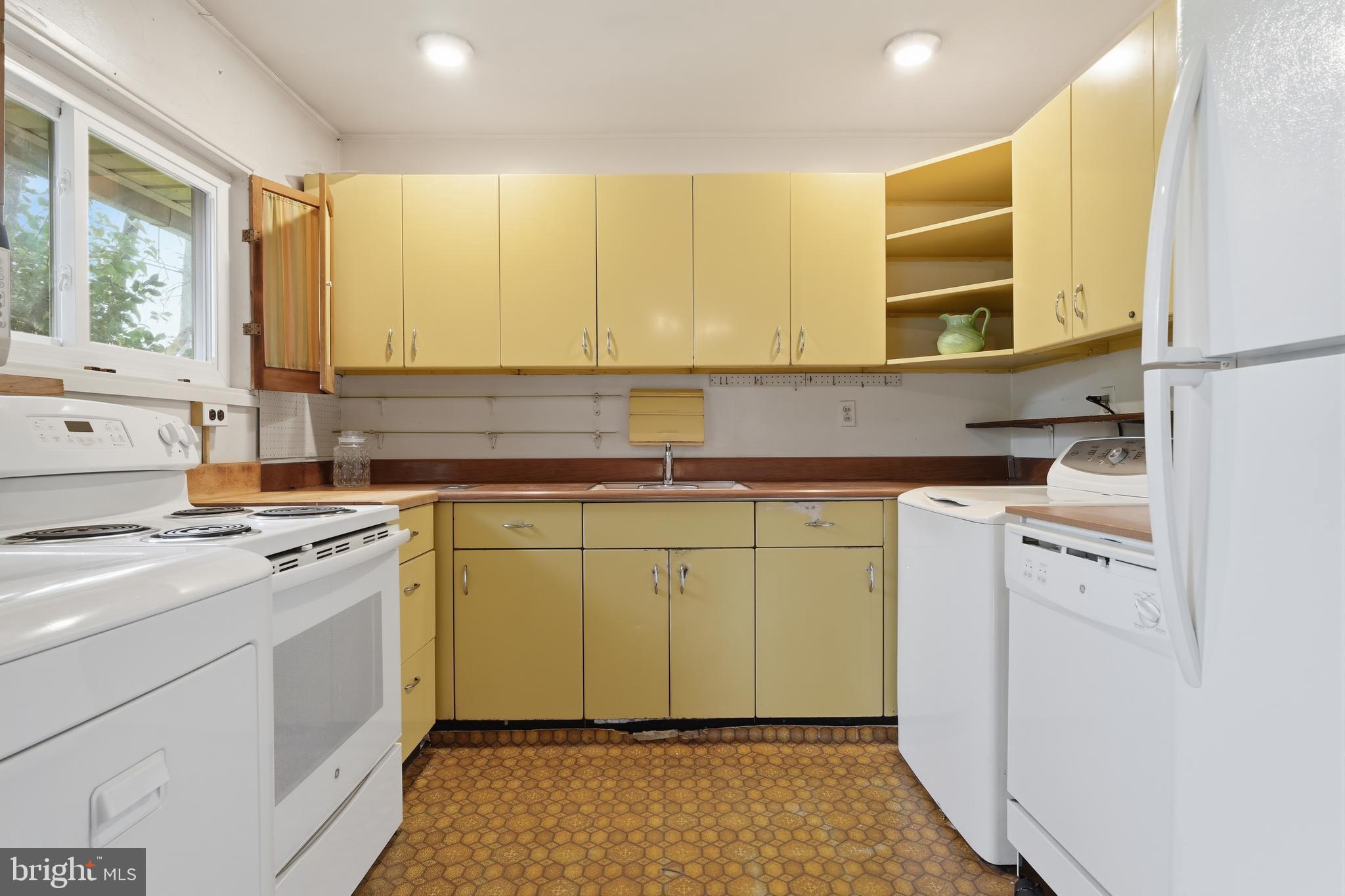 TWIN OAKS - Residential