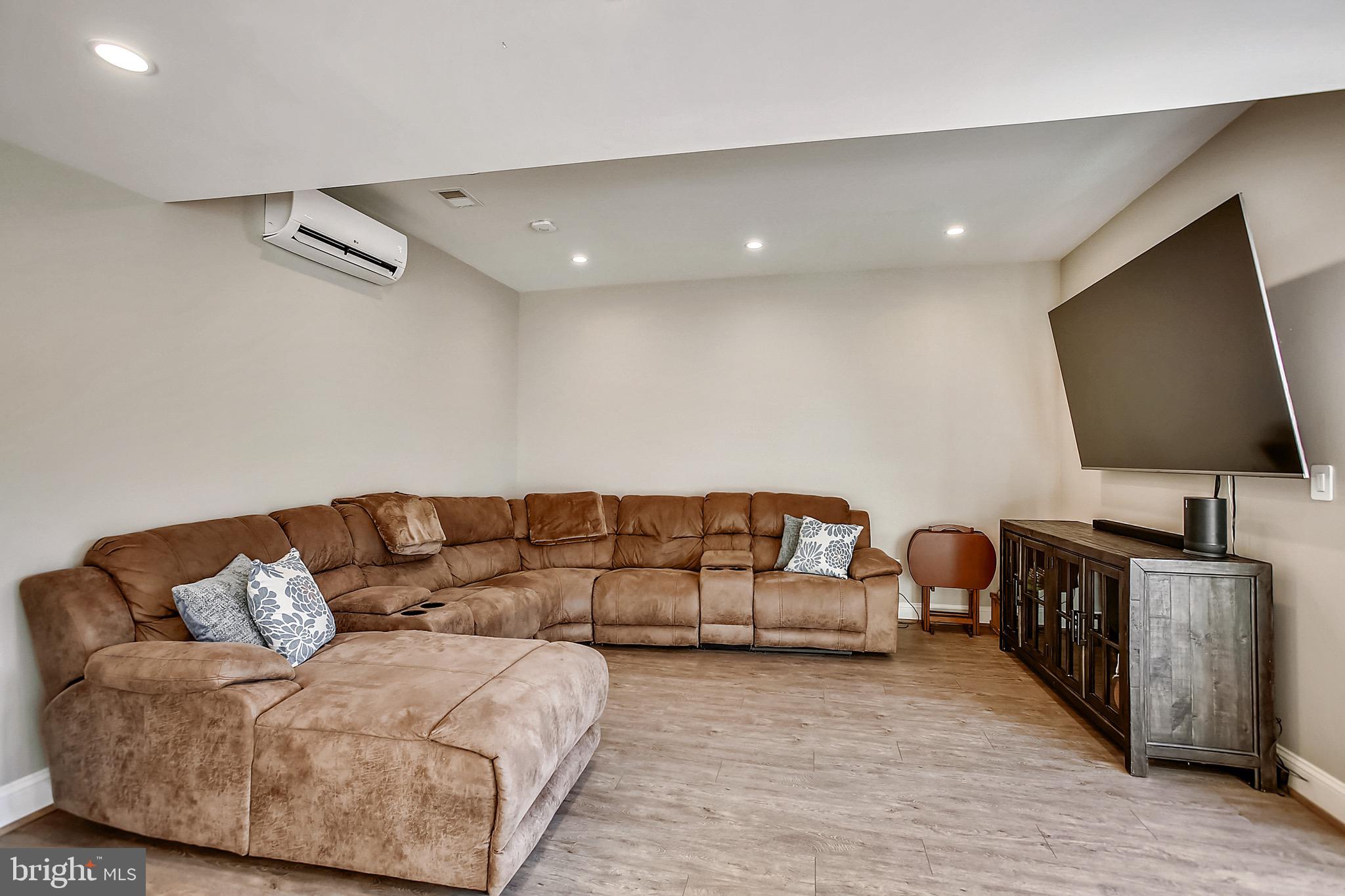 MAYWOOD - Residential