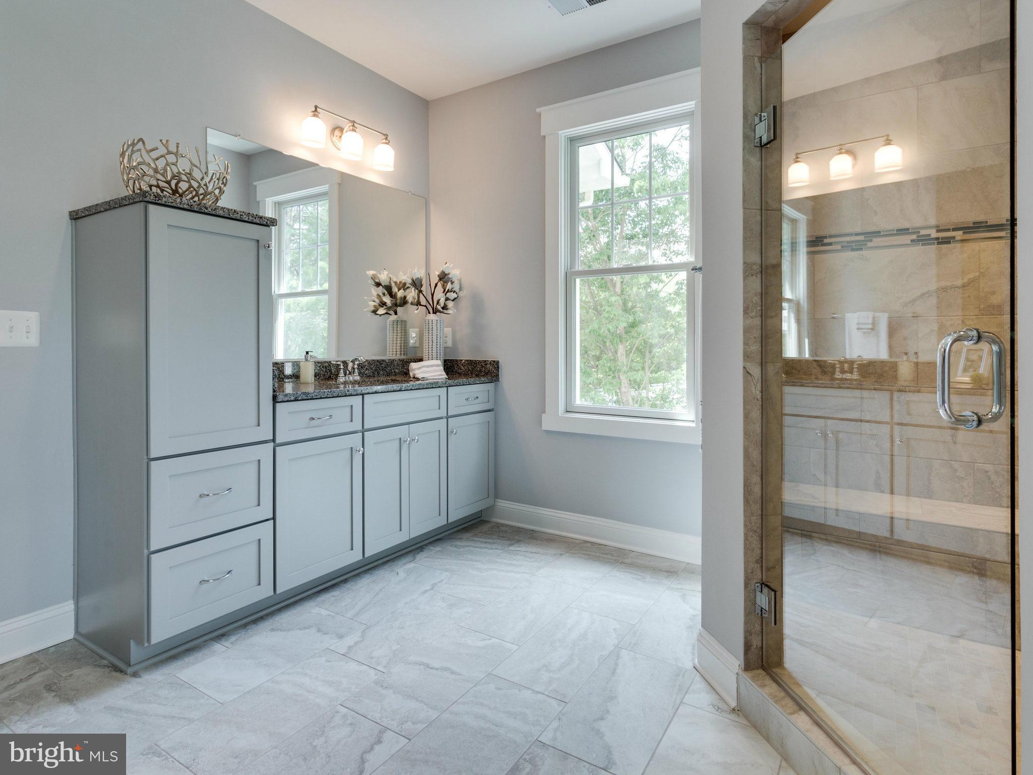 MCLEAN MANOR - Residential