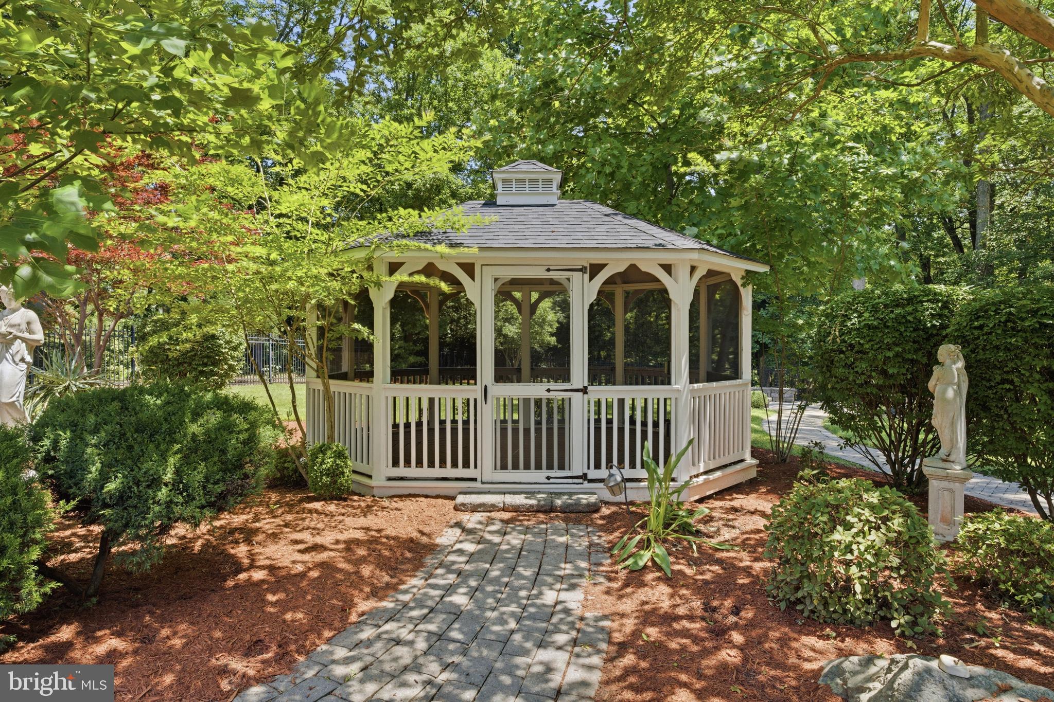 FARMINGTON WOODS - Residential