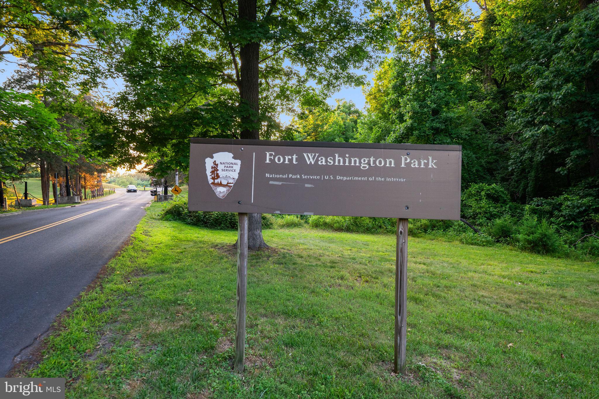 FARMINGTON WOODS - Residential