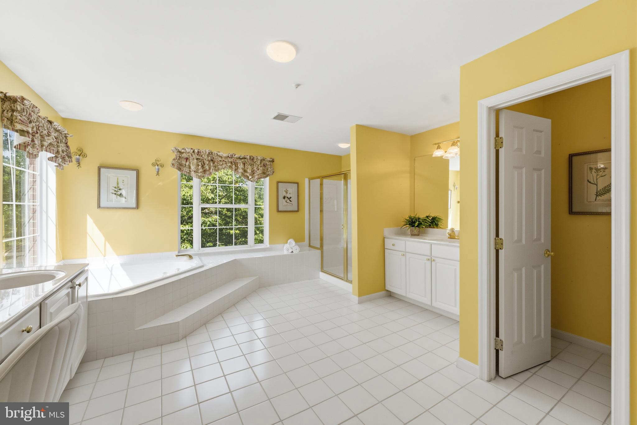 FARMINGTON WOODS - Residential