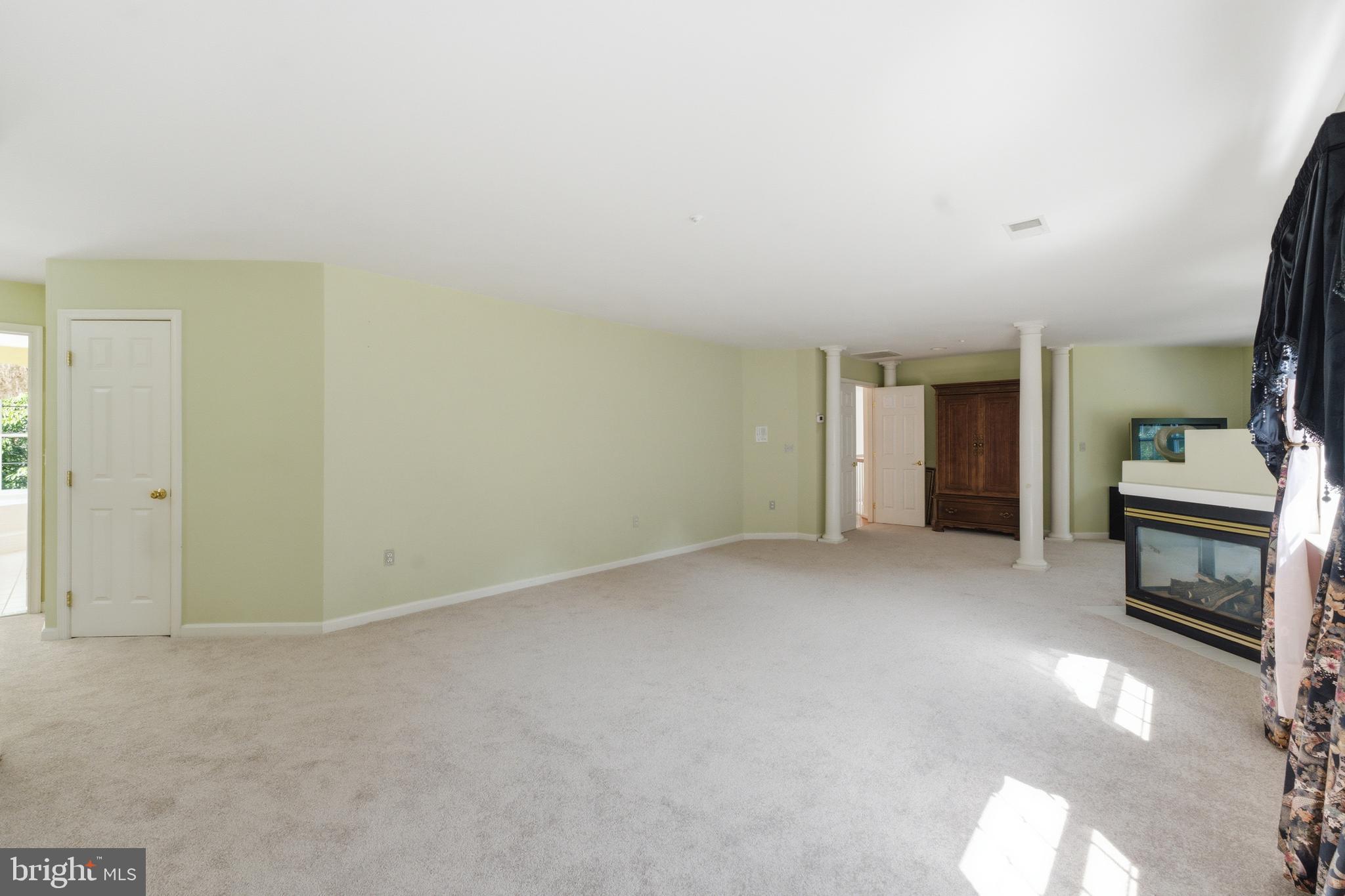 FARMINGTON WOODS - Residential