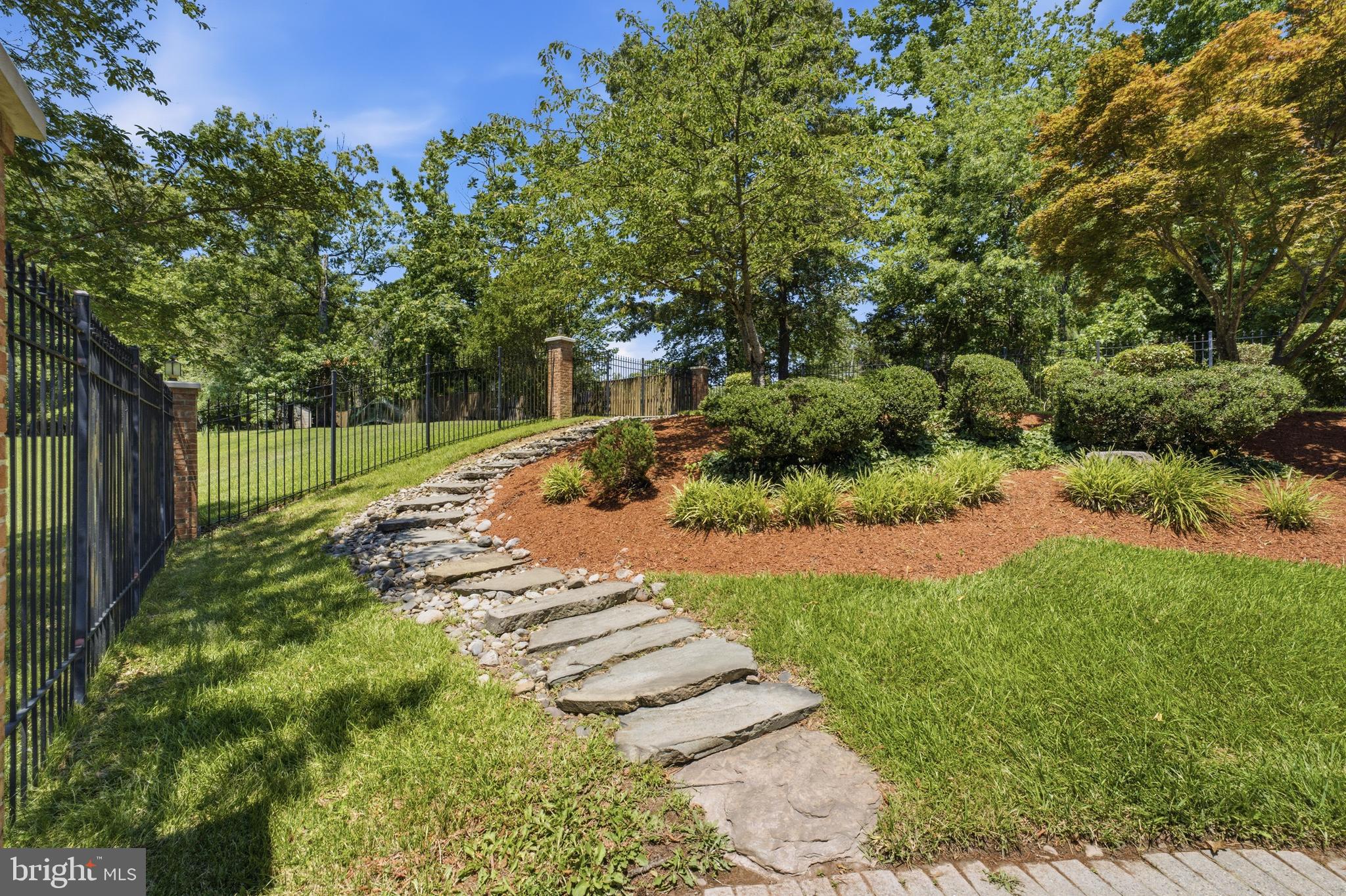 FARMINGTON WOODS - Residential