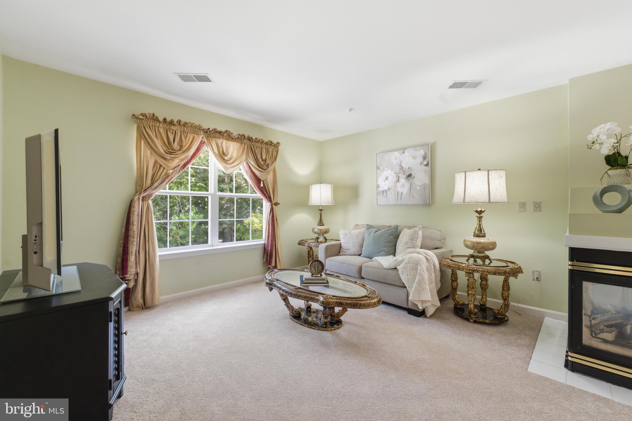 FARMINGTON WOODS - Residential